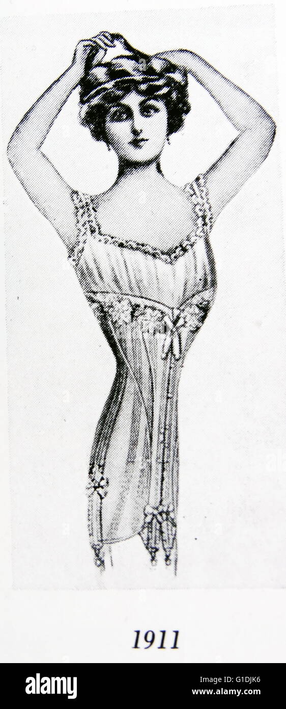 Frau im typischen Outfit aus den 1910er Jahren. Stockfoto