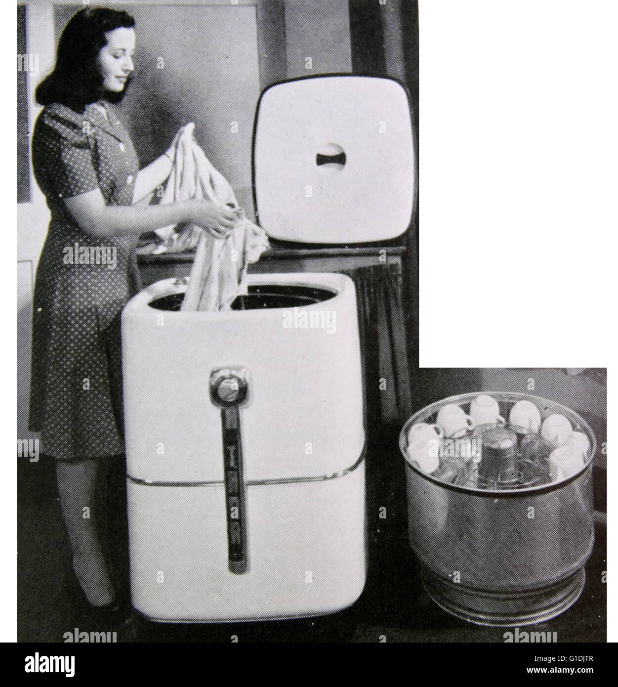 Anzeige für "Thor" kombiniert, Kleidung und Geschirrspülmaschine, wo Gerichte sein könnte, mit einem separaten einführbar Behälter gewaschen. 1950 datiert. Stockfoto