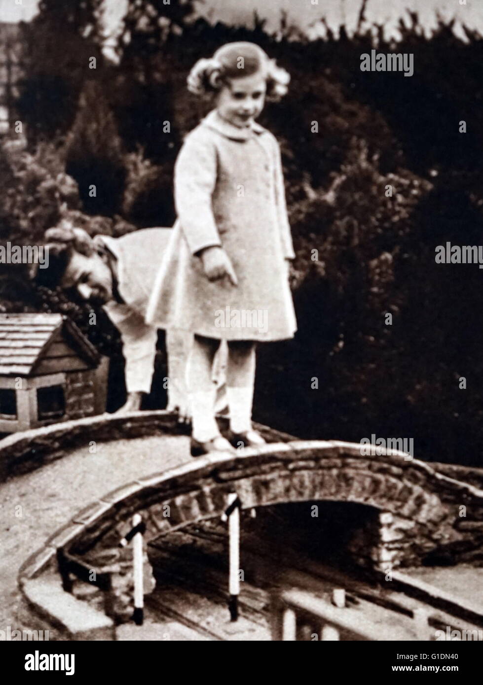 Foto von Prinzessin Margaret (1930-2002) Bekonscot, ein Modelldorf und Eisenbahn zu besuchen. Vom 20. Jahrhundert Stockfoto