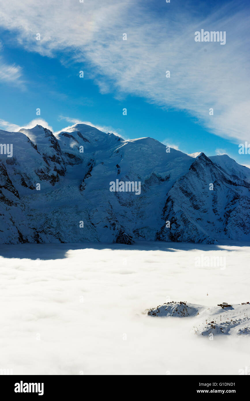 Europa, Frankreich, Haute Savoie, Rhône-Alpen, Chamonix, Meer der Wolken Inversionslagen über Tal von Chamonix Mont Blanc (4810m) Stockfoto