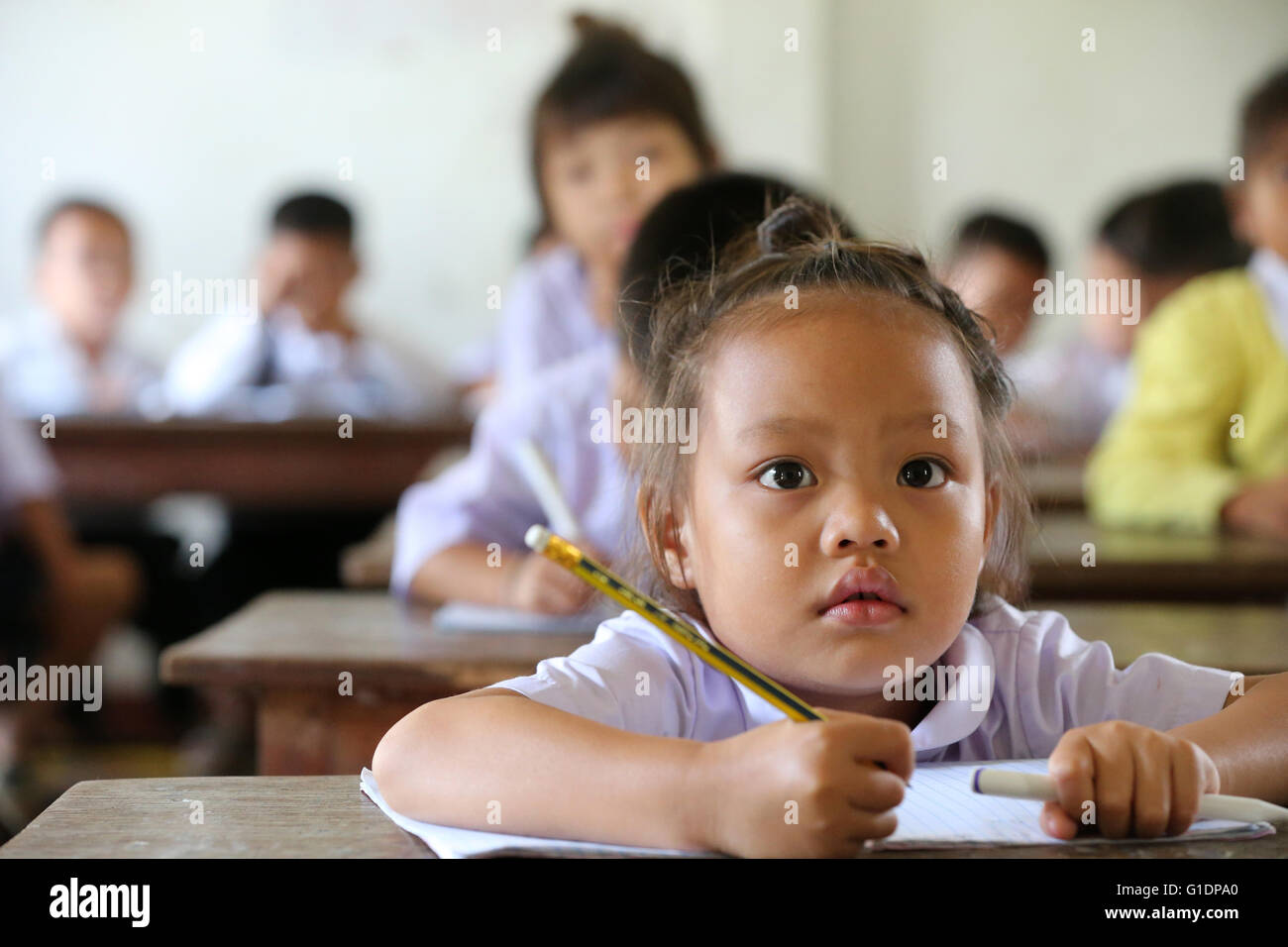 Grundschule.  Schulmädchen im Klassenzimmer. Porträt. Vang Vieng. Laos. Stockfoto
