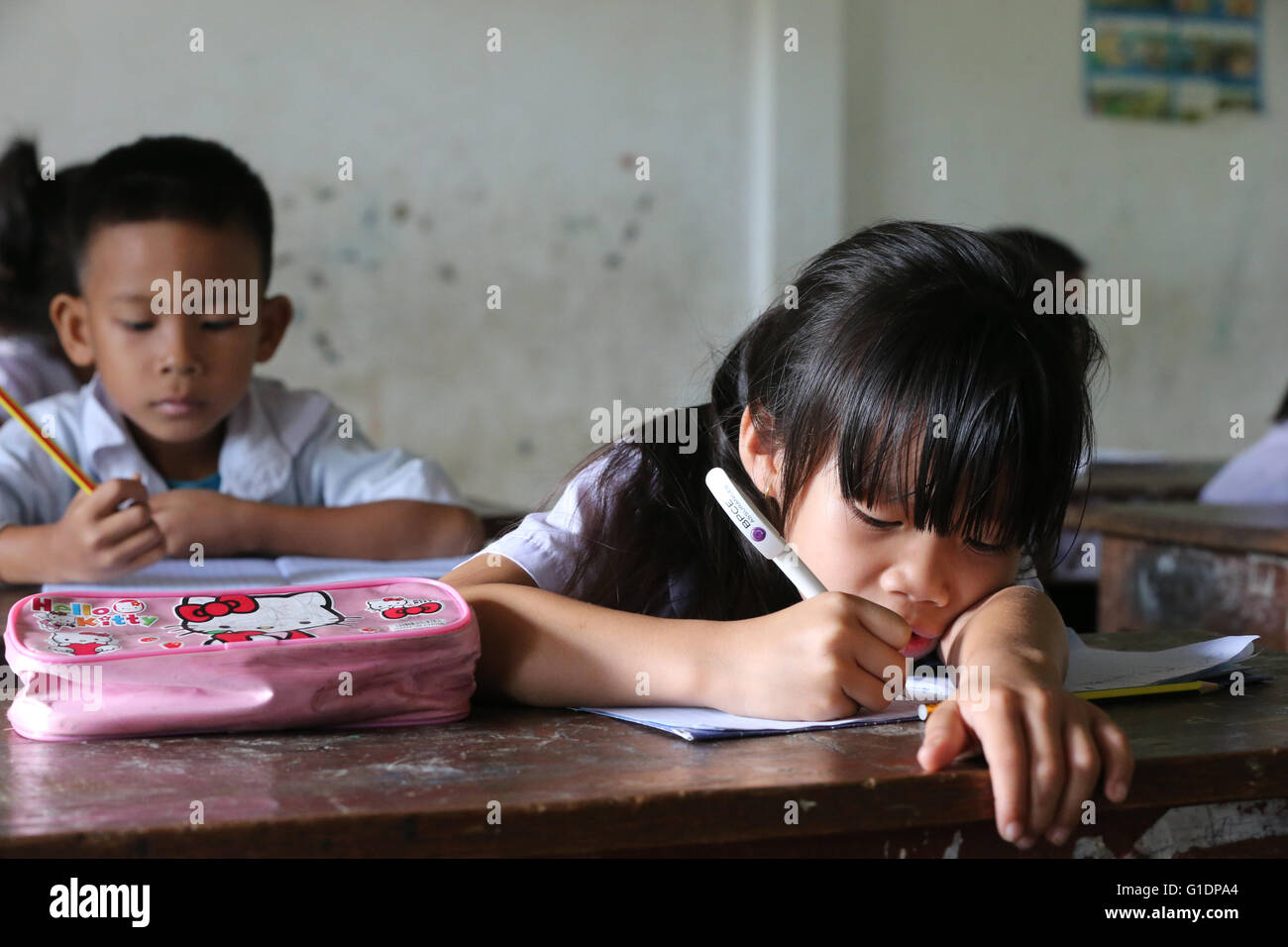 Grundschule. Schülerinnen und Schüler im Klassenzimmer.  Vang Vieng. Laos. Stockfoto