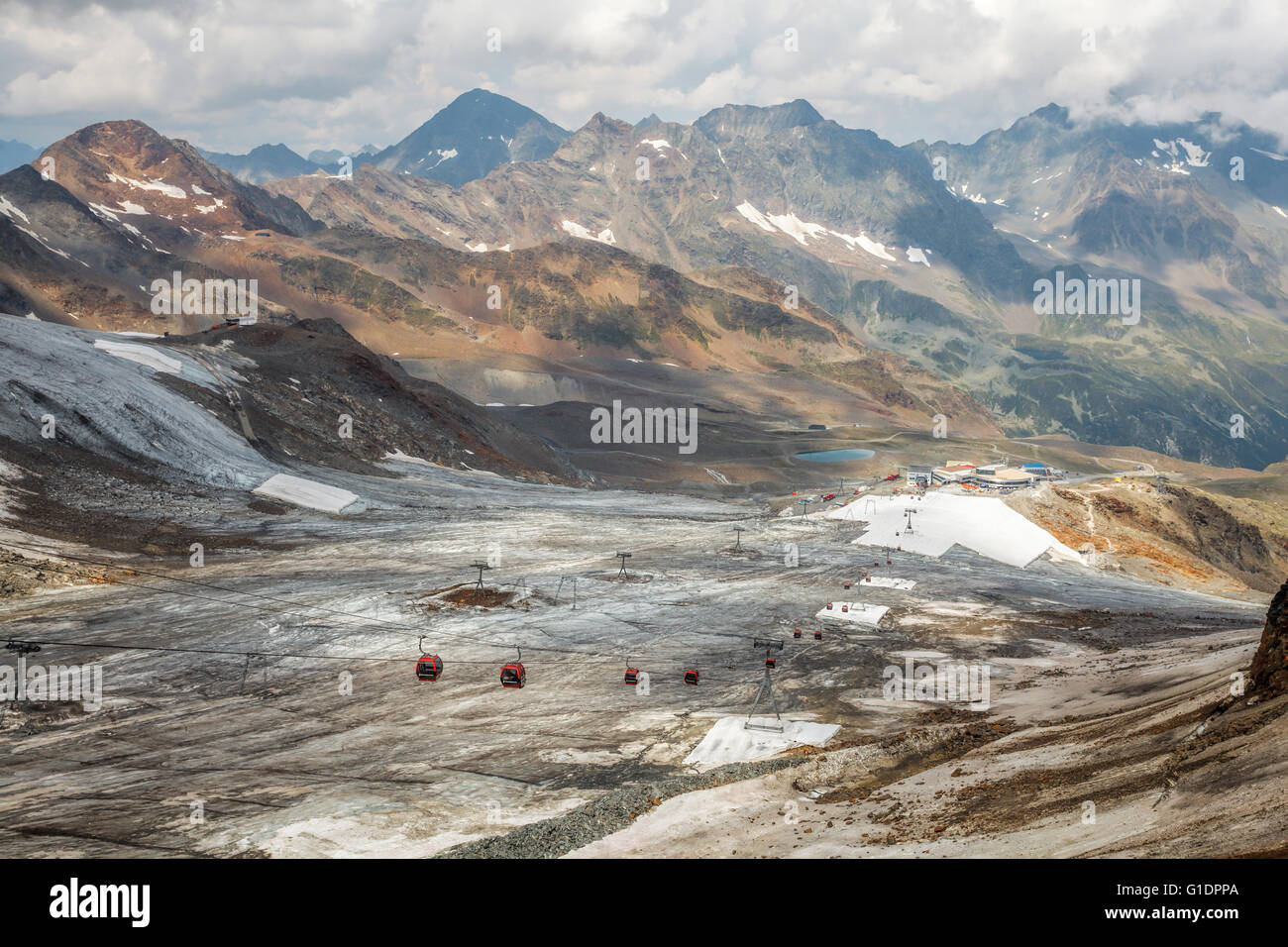 Liftanlagen vom Stubaier Gletscher in Österreich Stockfoto