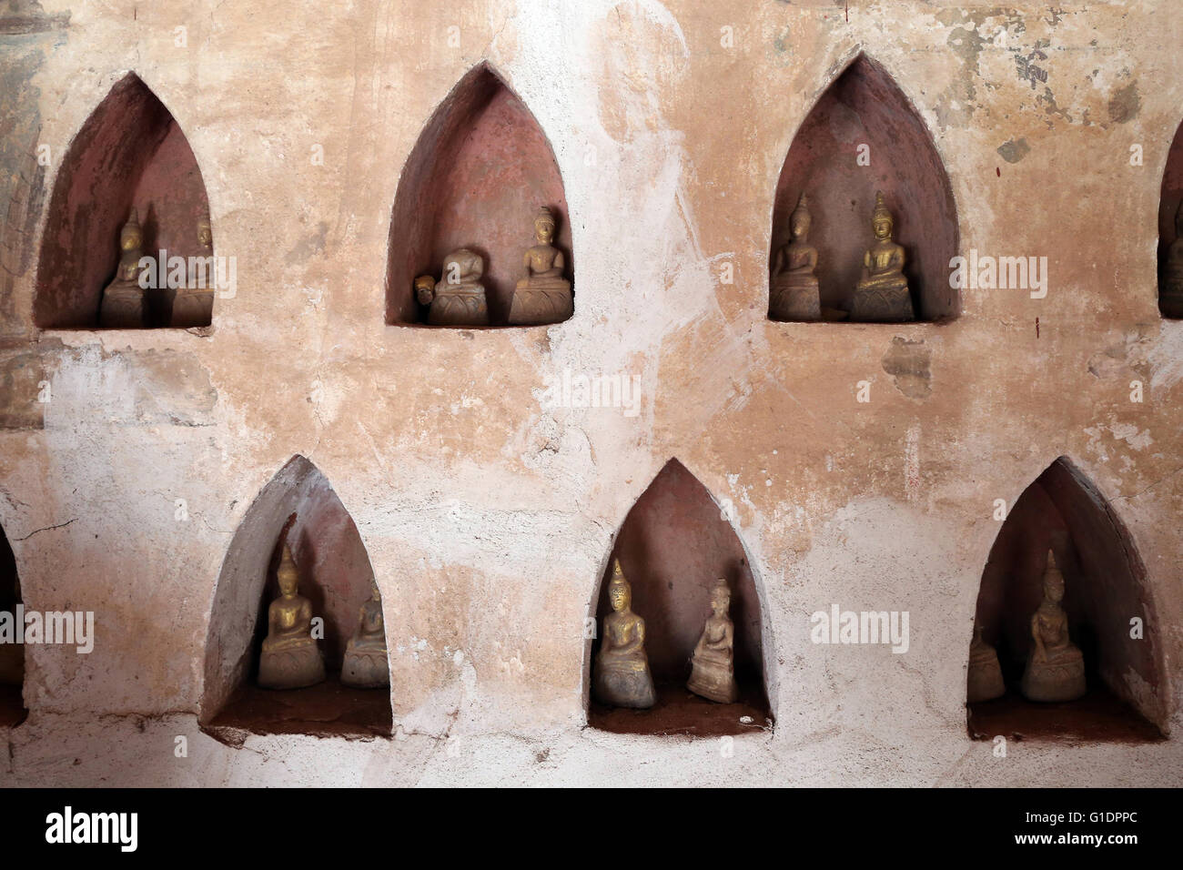 Buddhistischer Tempel Wat Sisaket (Si Saket).  Kleine Buddha-Statuen.  Vientiane. Laos. Stockfoto