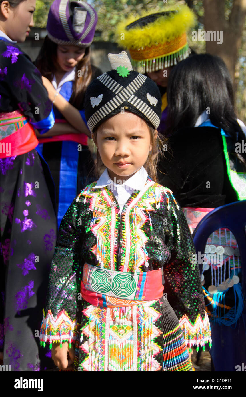 Ein Hmong Mädchen in schwarzen Tracht. Stockfoto