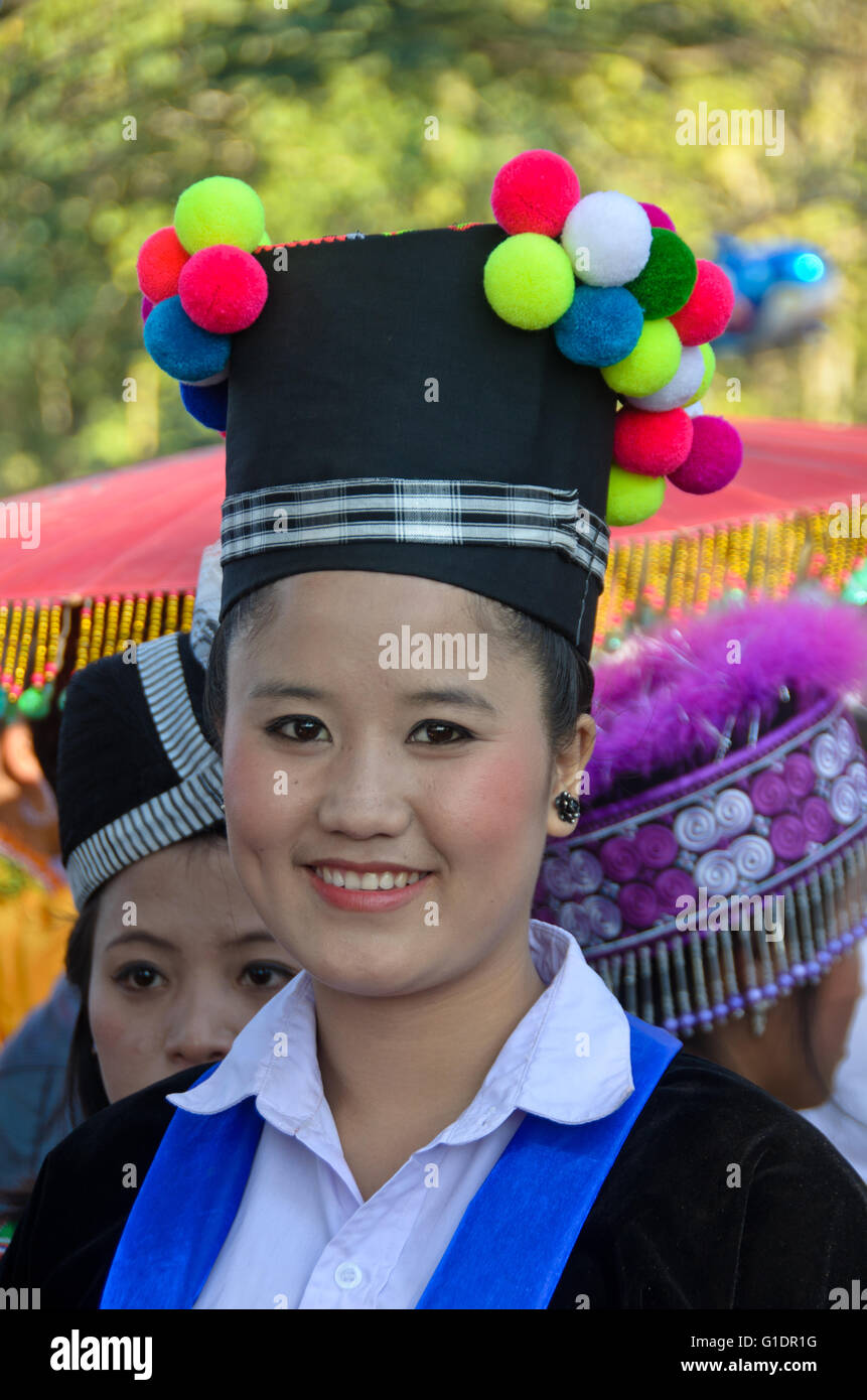 Eine Hmong Dame in ihrer traditionellen Tracht. Stockfoto