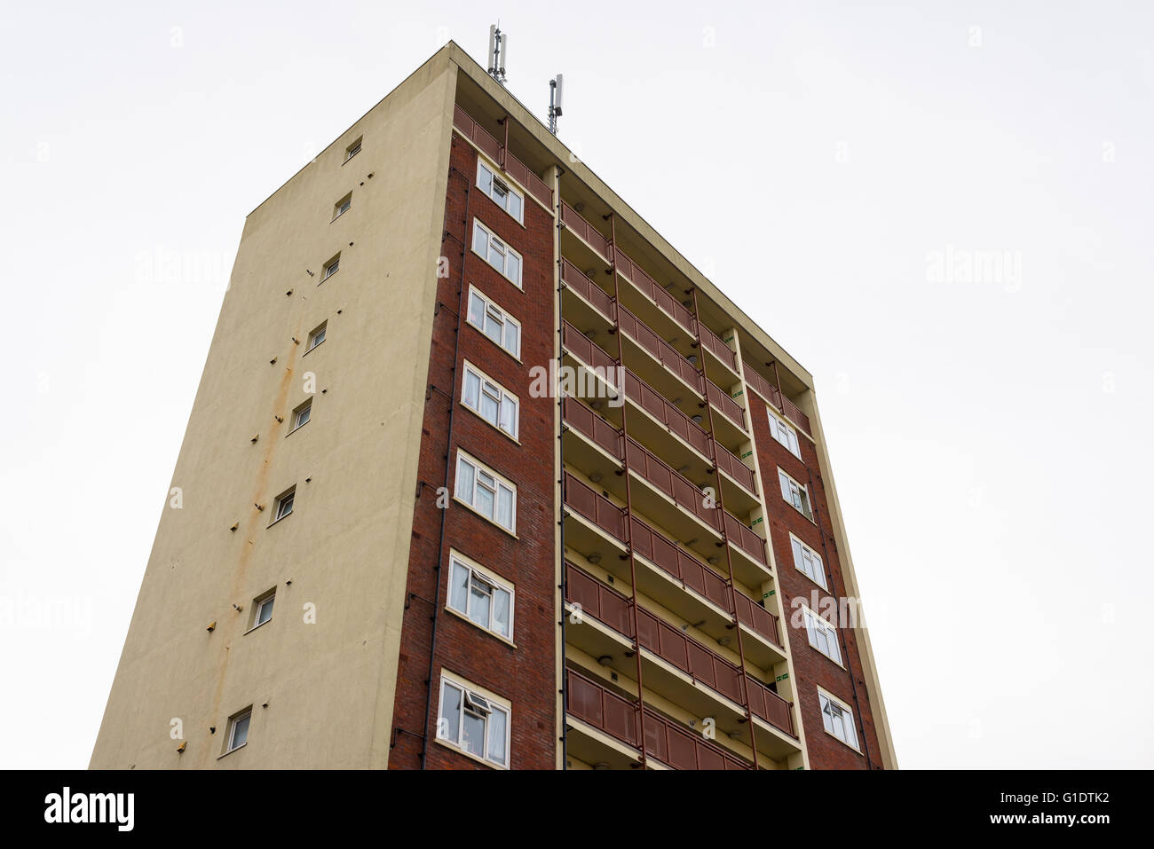 Hoher Rat flach. Ein Rat haus ist eine Form des öffentlichen oder sozialen Wohnungsbau um Kommunen in Großbritannien gebaut Stockfoto