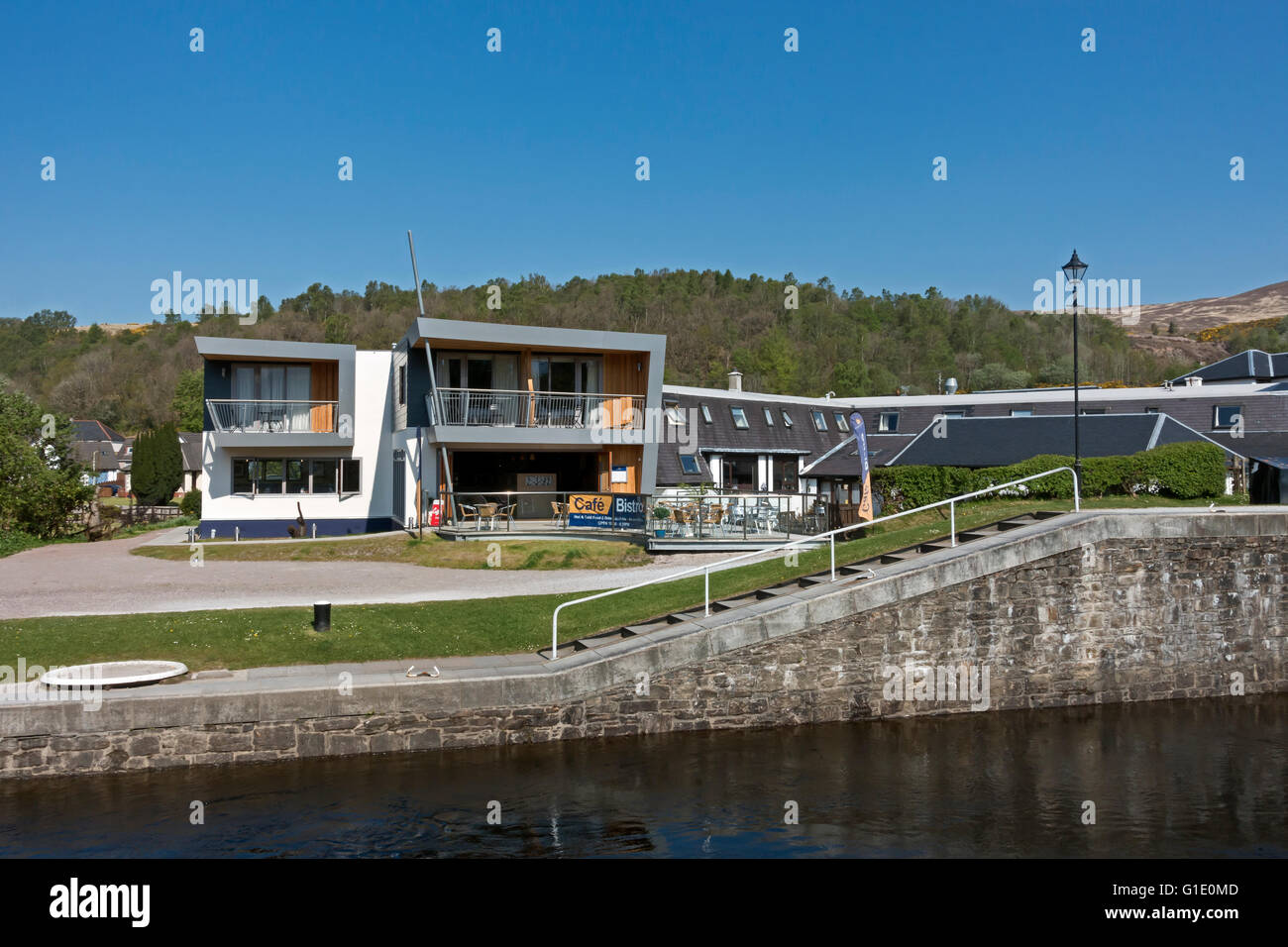 Neue Moorings Hotel Café komplexer Neptuns Treppe an der Caledonian Canal treppenartigen in der Nähe von Fort William Highland Schottland vor Stockfoto