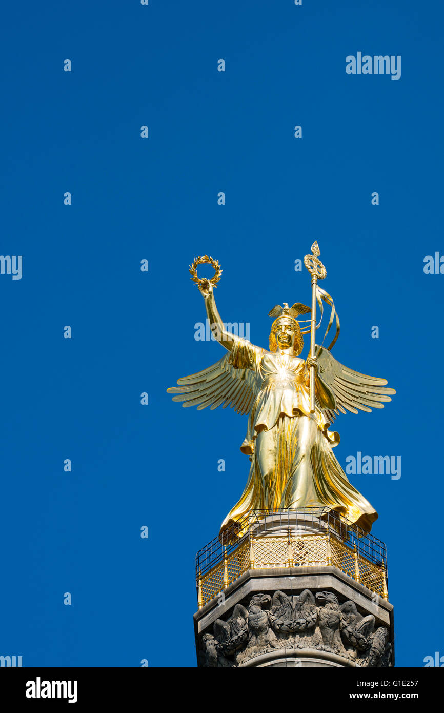 Siegessäule oder SiegessŠule Statue in Tiergarten Berlin Deutschland Stockfoto
