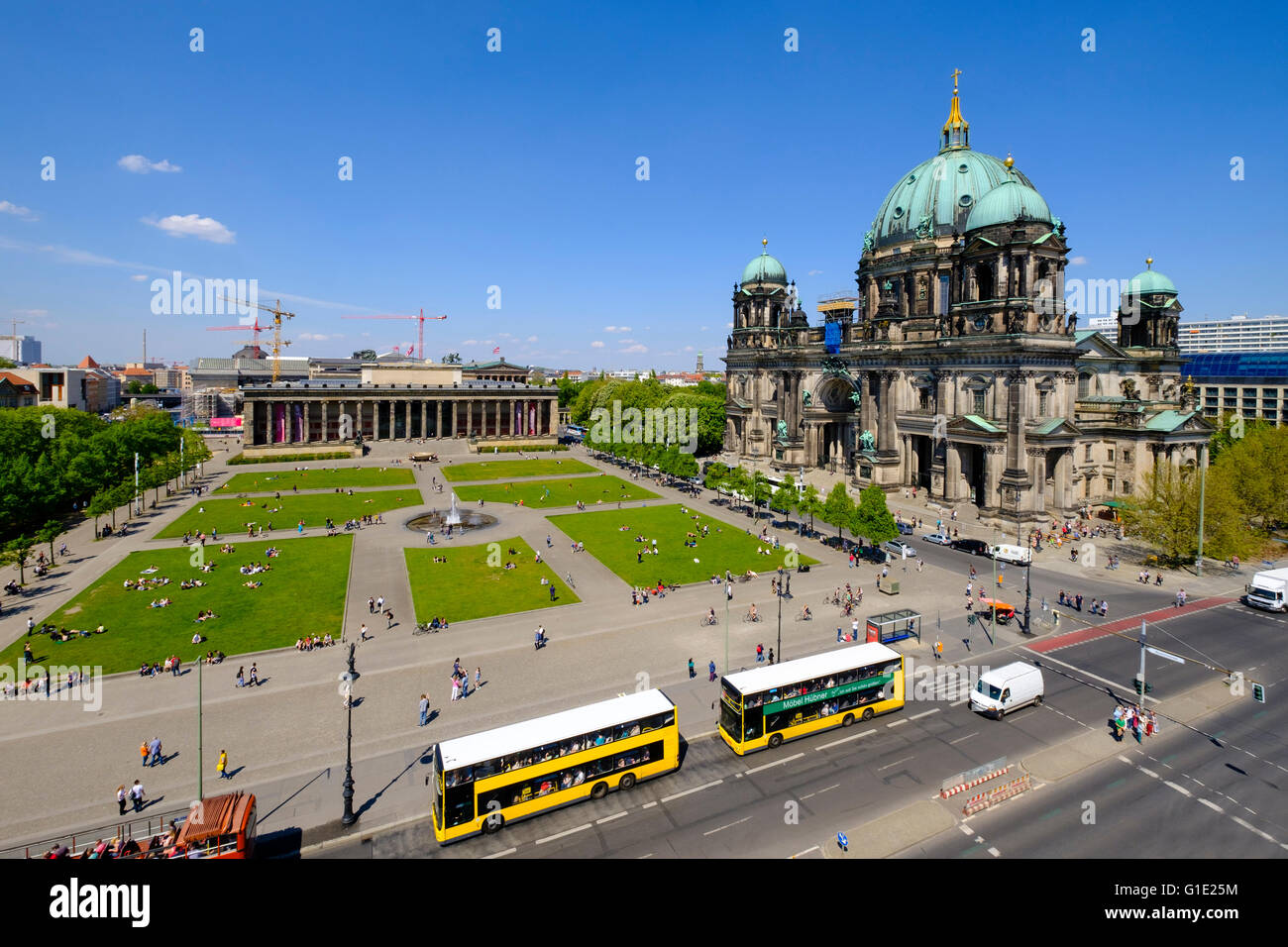 Außenansicht der Berliner Dom, Berliner Dom und Altes Museum im Lustgarten quadratisch, in Mitte Berlin Deutschland Stockfoto