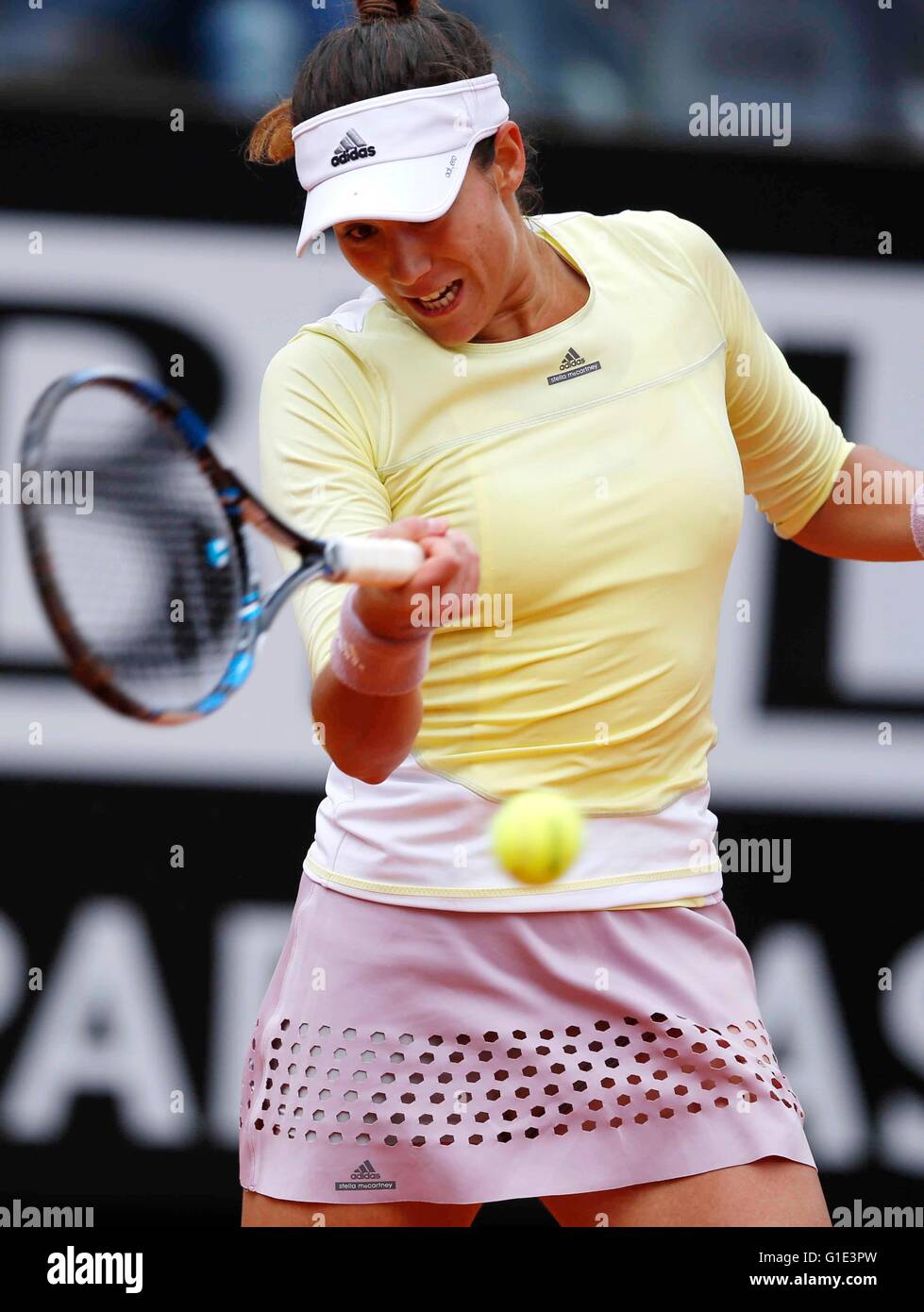 Rom, Italien. 13. Mai 2016. Garbine Muguruza von Spanien im Viertelfinale der Italian Open Tennisturnier BNL2016 gegen Timea Bacsinszky im Foro Italico in Rom, Italien, 13. Mai 2016 Credit: Agnfoto/Alamy Live-Nachrichten Stockfoto