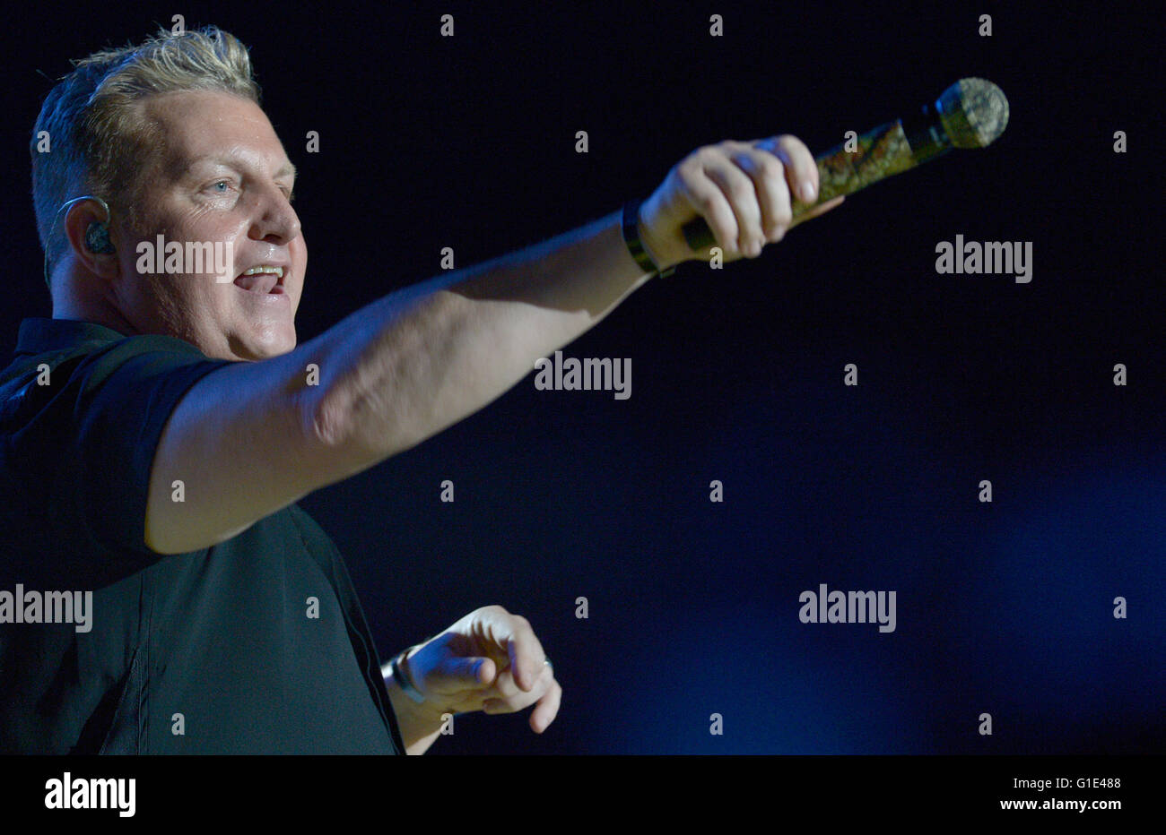 Orlando, Florida, USA. 12. Mai 2016. Gary LeVox führt mit Ländergruppe Rascal Flatts während der Abschlussveranstaltung der Invictus Spiele 2016 bei den ESPN Wide World of Sports Complex in Orlando, Florida am 12. Mai 2016. Bildnachweis: Paul Hennessy/Alamy Live-Nachrichten Stockfoto