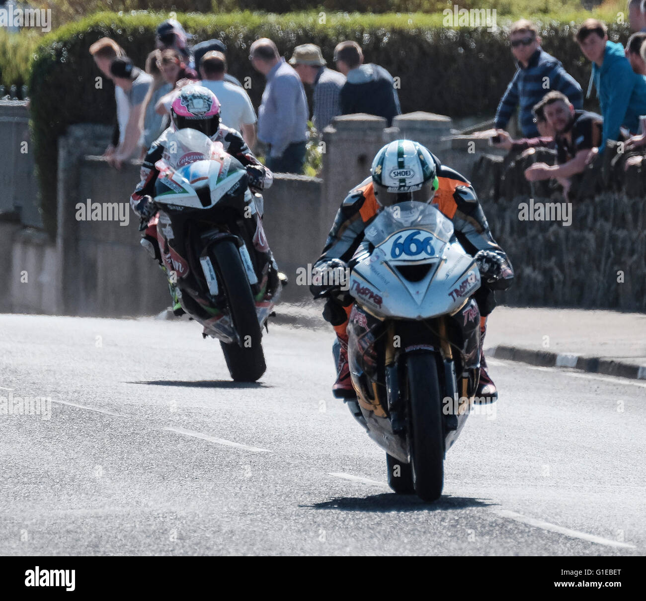 Portrush, Nordirland. 14. Mai 2016. Vauxhall internationale North West 200. Peter Hickman (666) sicherte sich dritten Platz in der BetMcLean.com Supersport-Rennen. Bildnachweis: Aktion Plus Sport/Alamy Live-Nachrichten Stockfoto