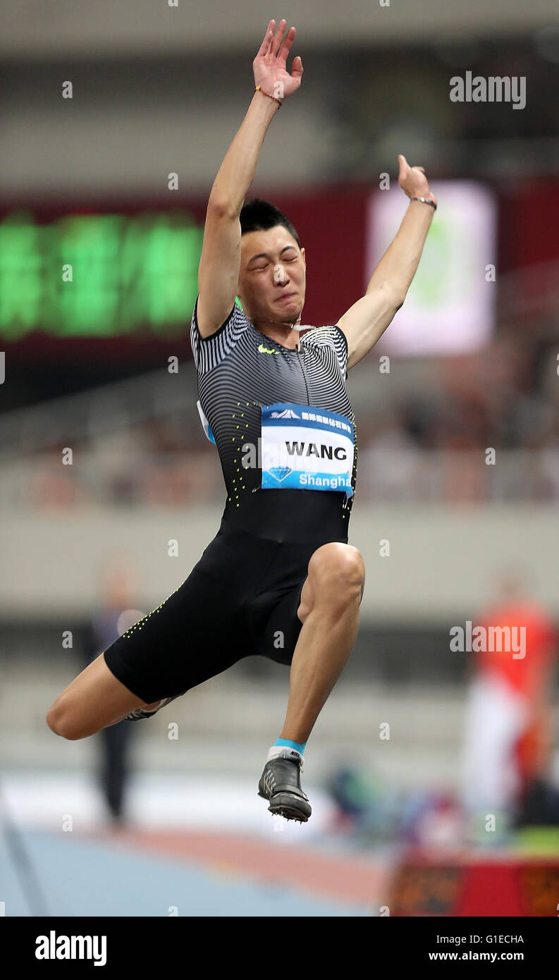 (160514)--SHANGHAI, Mai 14, 2016(Xinhua)--Wang Jianan China konkurriert, während Männer Weitsprung Wettbewerb auf 2016 IAAF Diamond League in Shanghai, China am 14. Mai 2016. Wang nahm den fünften Platz mit 7,96 m. (Xinhua/Wang Lili) Stockfoto
