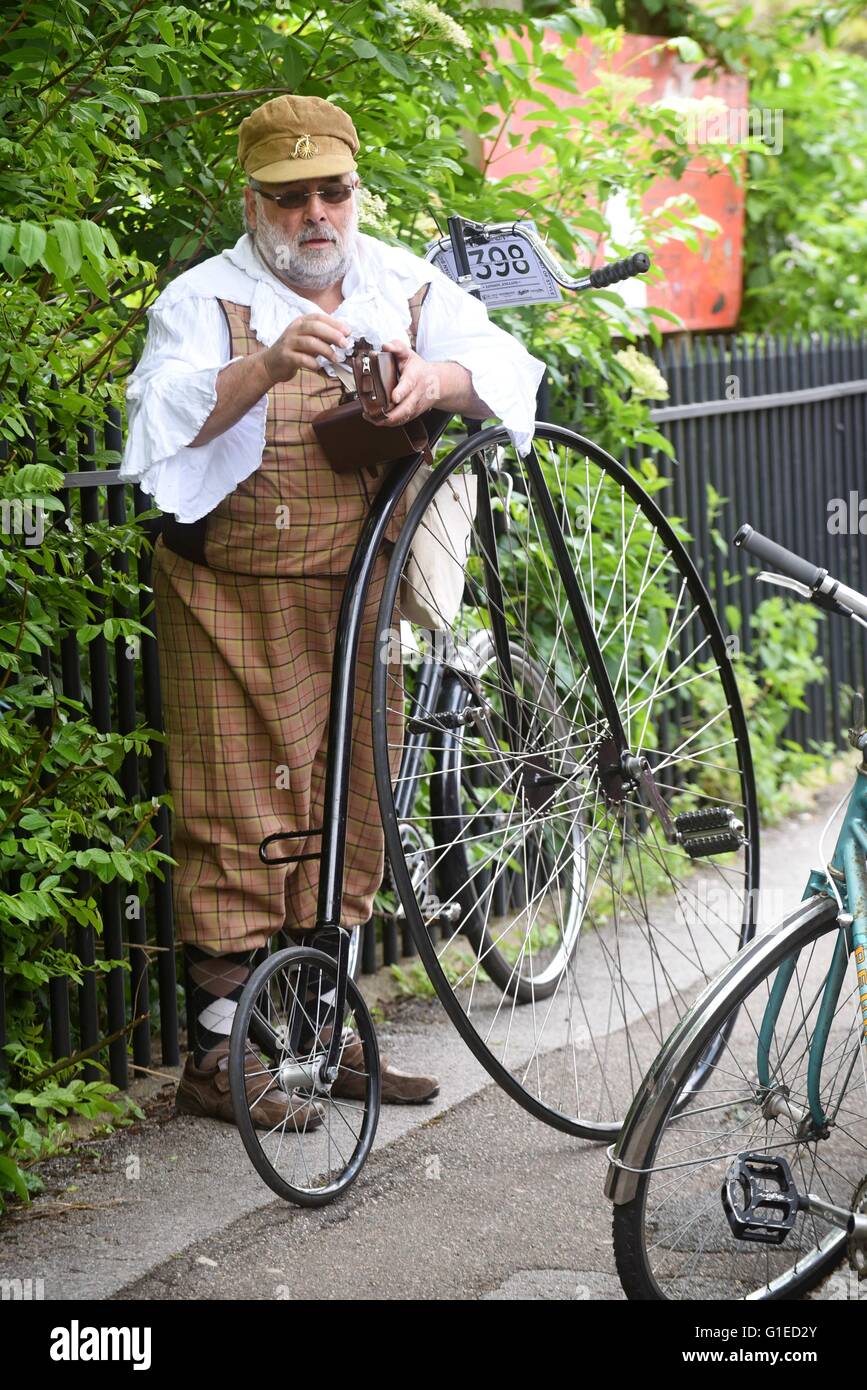 Der Tweed Run London England UK die jährliche Oldtimer Fahrrad laufen durch  die Straßen der Stadt Stockfotografie - Alamy