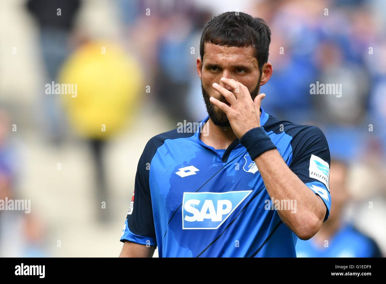 Hoffenheim Kevin Kuranyi nach dem deutschen Fußball-Bundesliga-Fußball-match zwischen 1899 Hoffenheim und der FC Schalke 04 am Rhein-Neckar-Arena in Sinsheim, Deutschland, 14. Mai 2016. Foto: UWE ANSPACH/Dpa (EMBARGO Bedingungen - Achtung: aufgrund der Akkreditierungsrichtlinien die DFL nur erlaubt die Veröffentlichung und Nutzung von bis zu 15 Bilder pro Spiel im Internet und in Online-Medien während des Spiels.) Stockfoto