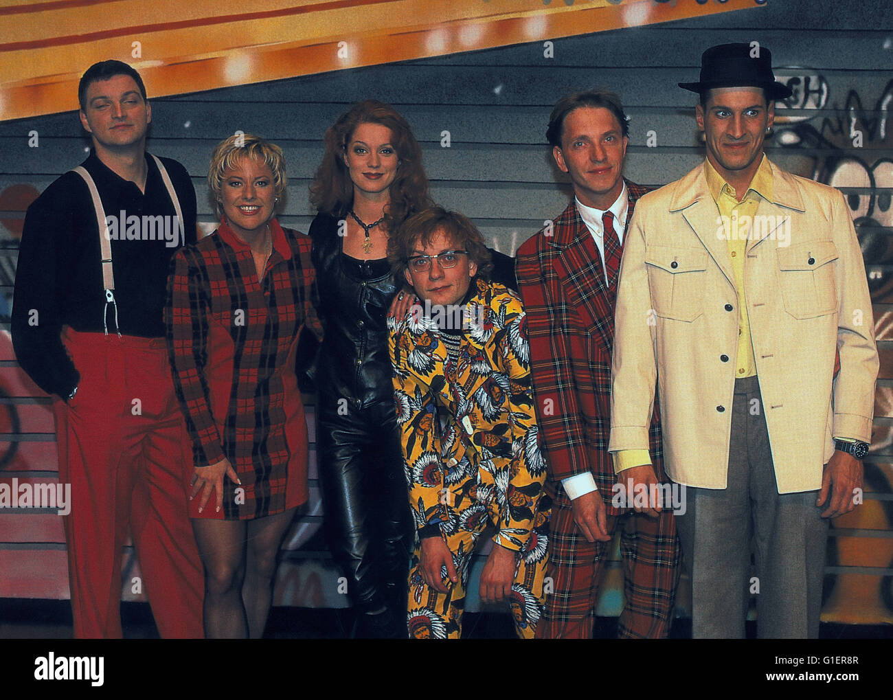 V. l.: Stefan Jürgens, Tanja Schumann, Esther Schweins, Wigald Boning, Olli Dittrich Und Micro Nontschew in der RTL Samstag Nacht Comedy Show, 1990er Jahre Deutschland. Stockfoto