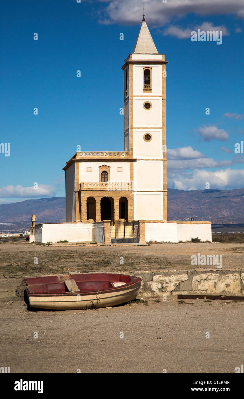 Historische Kirche in der Nähe von Las Salinas, La Almadraba de Monteleva, Naturpark Cabo de Gata Nijar, Almeria, Spanien Stockfoto