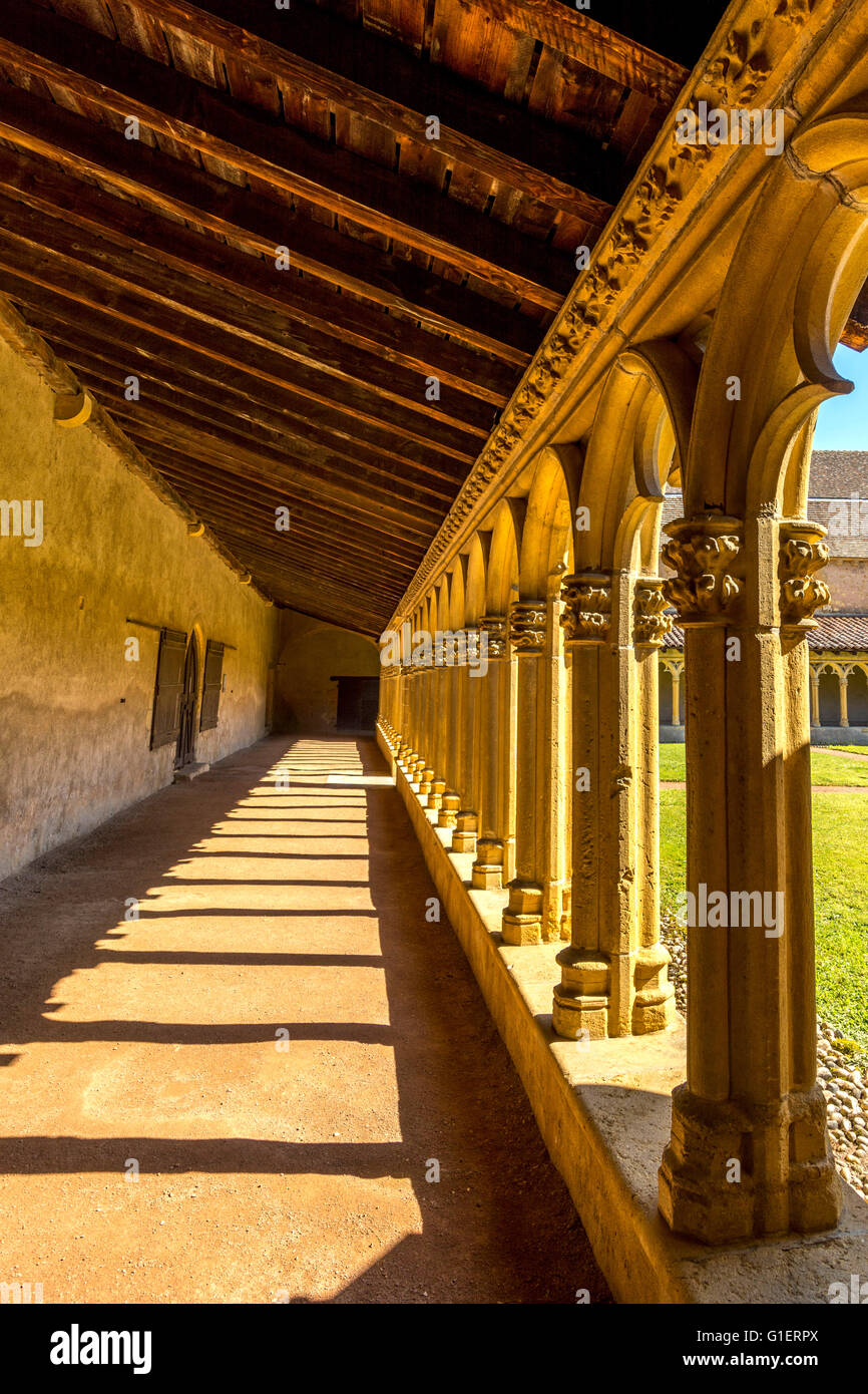 Kreuzgang des Klosters der Cordeliers. Charlieu. Brionnais. Departement Loire. Auvergne-Rhone-Alpes. Frankreich Stockfoto