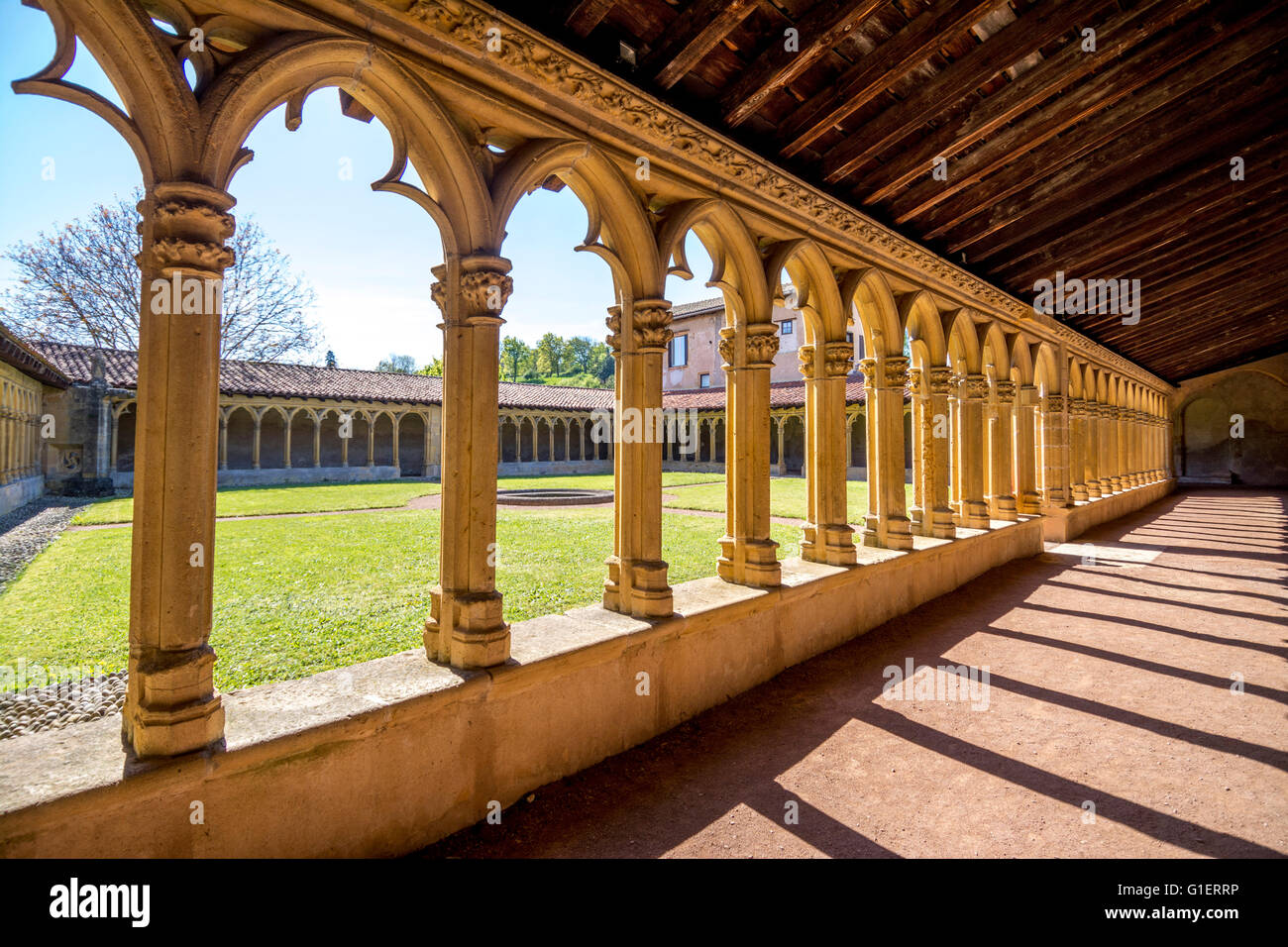 Kreuzgang des Klosters der Cordeliers. Charlieu. Brionnais. Departement Loire. Auvergne-Rhone-Alpes. Frankreich Stockfoto