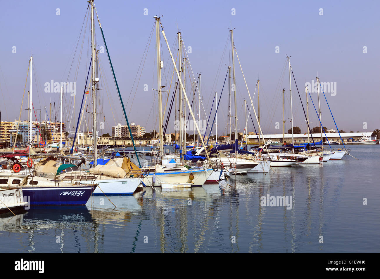 Yachten ankern im Hafen von Burriana, Spanien Stockfoto