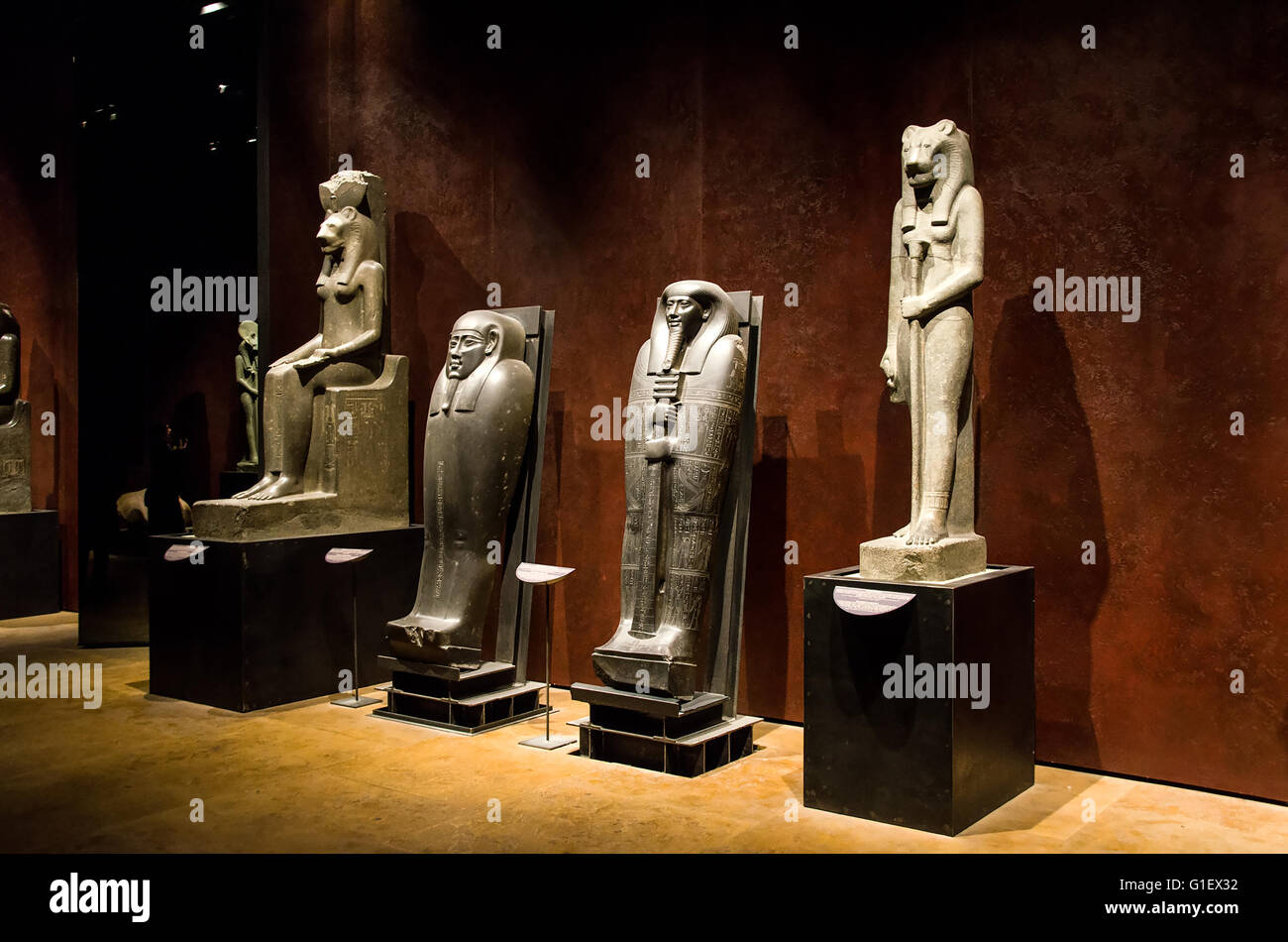 Ägyptische Statuen Mumien und Sarkophage im ägyptischen Museum Turin Stockfoto