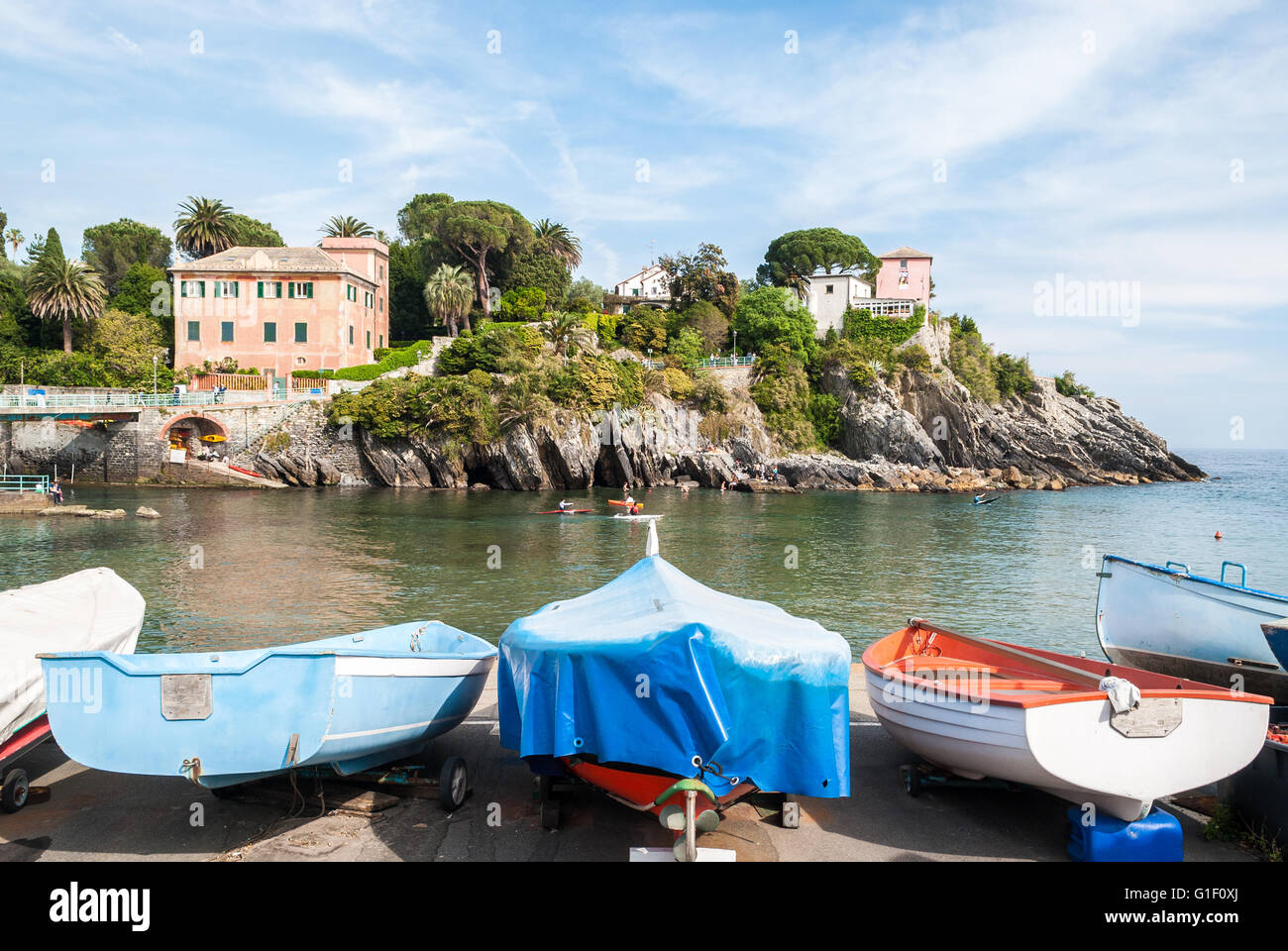 Angelboote/Fischerboote im kleinen Hafen von Nervi, ein Meer Bezirk von Genua Stockfoto