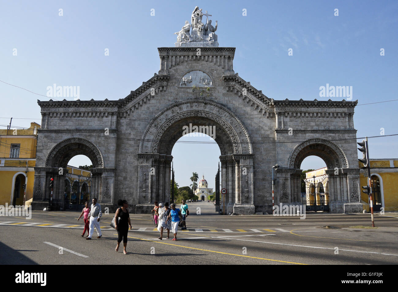 Haupteingang zum Nekropole Cristobal Colon, Stadtteil Vedado, Havanna, Kuba Stockfoto