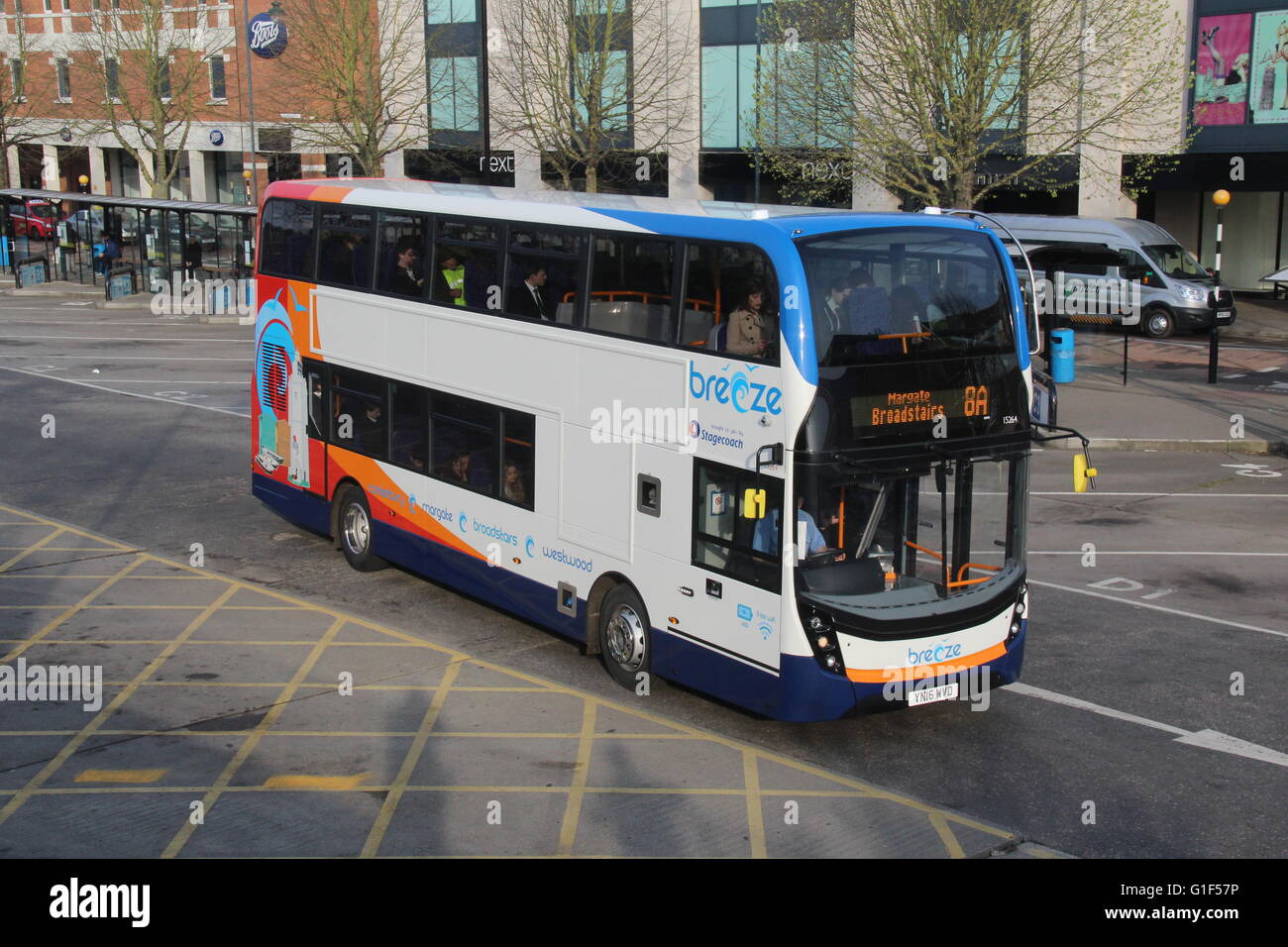 Eine neue Stagecoach Süd Osten Scania N250UD mit Alexander Dennis Enviro400 MMC-Körpers in Canterbury. Stockfoto
