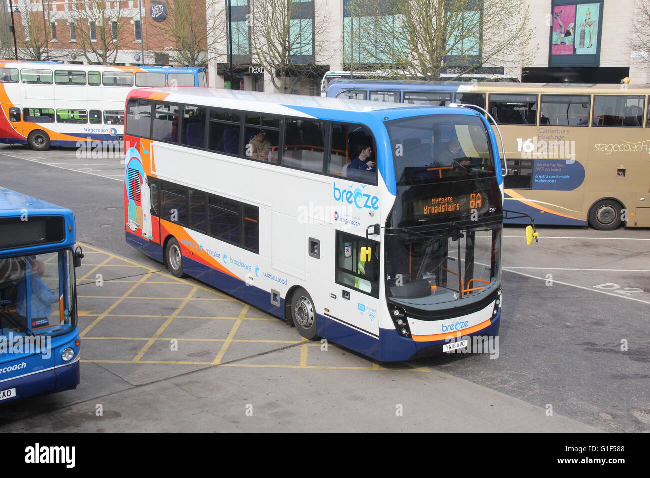 Eine neue Stagecoach Süd Osten Scania N250UD mit Alexander Dennis Enviro400 MMC-Körpers in Canterbury. Stockfoto