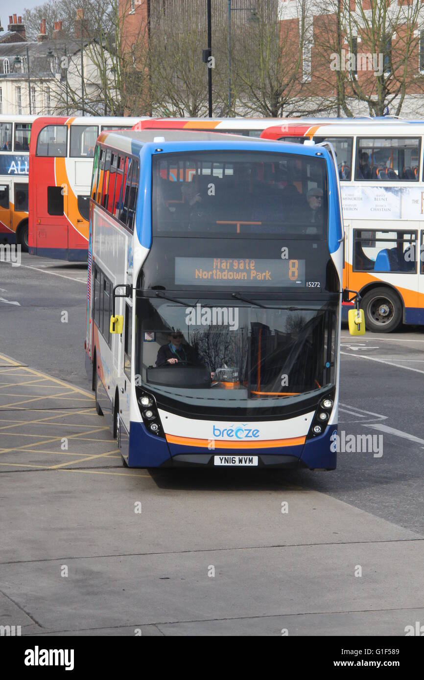 Eine neue Stagecoach Süd Osten Scania N250UD mit Alexander Dennis Enviro400 MMC-Körpers in Canterbury. Stockfoto