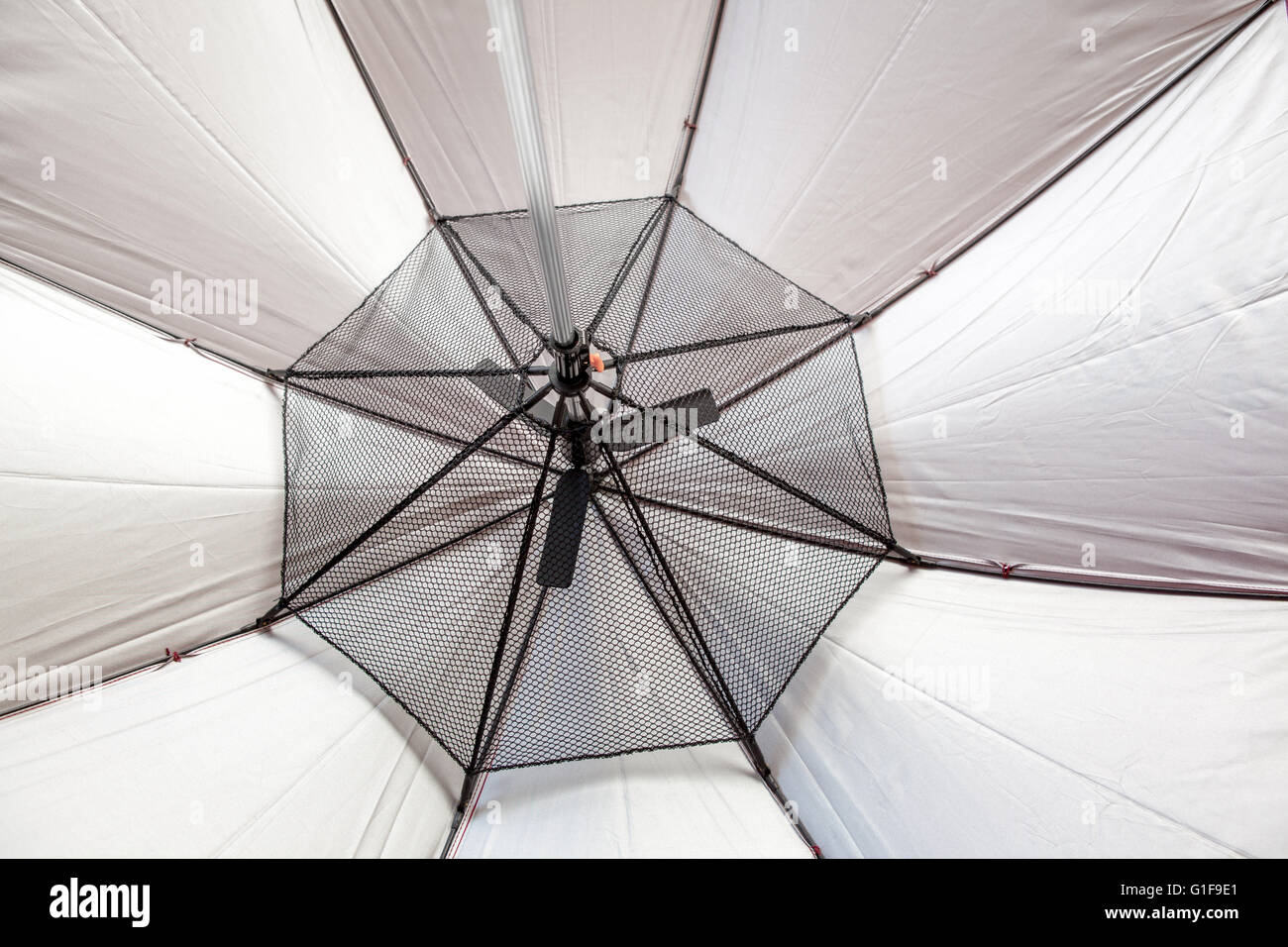 ein offenen Regenschirm in Nahaufnahme mit Motiv Stockfoto
