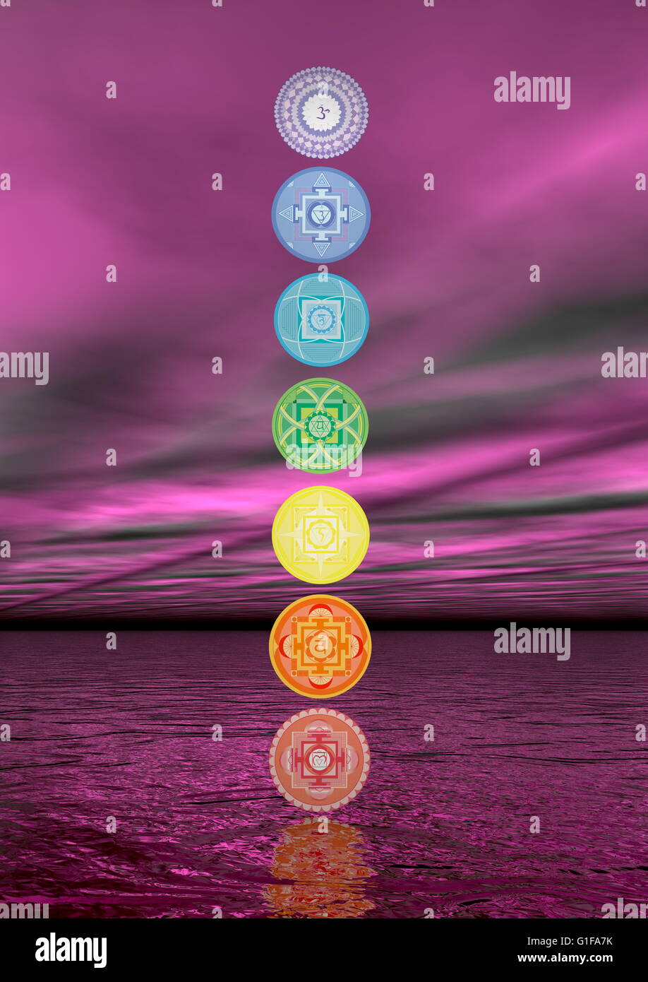 Sieben Chakra-Symbole-Spalte in violette Aurora boreal Hintergrund - 3D render Stockfoto