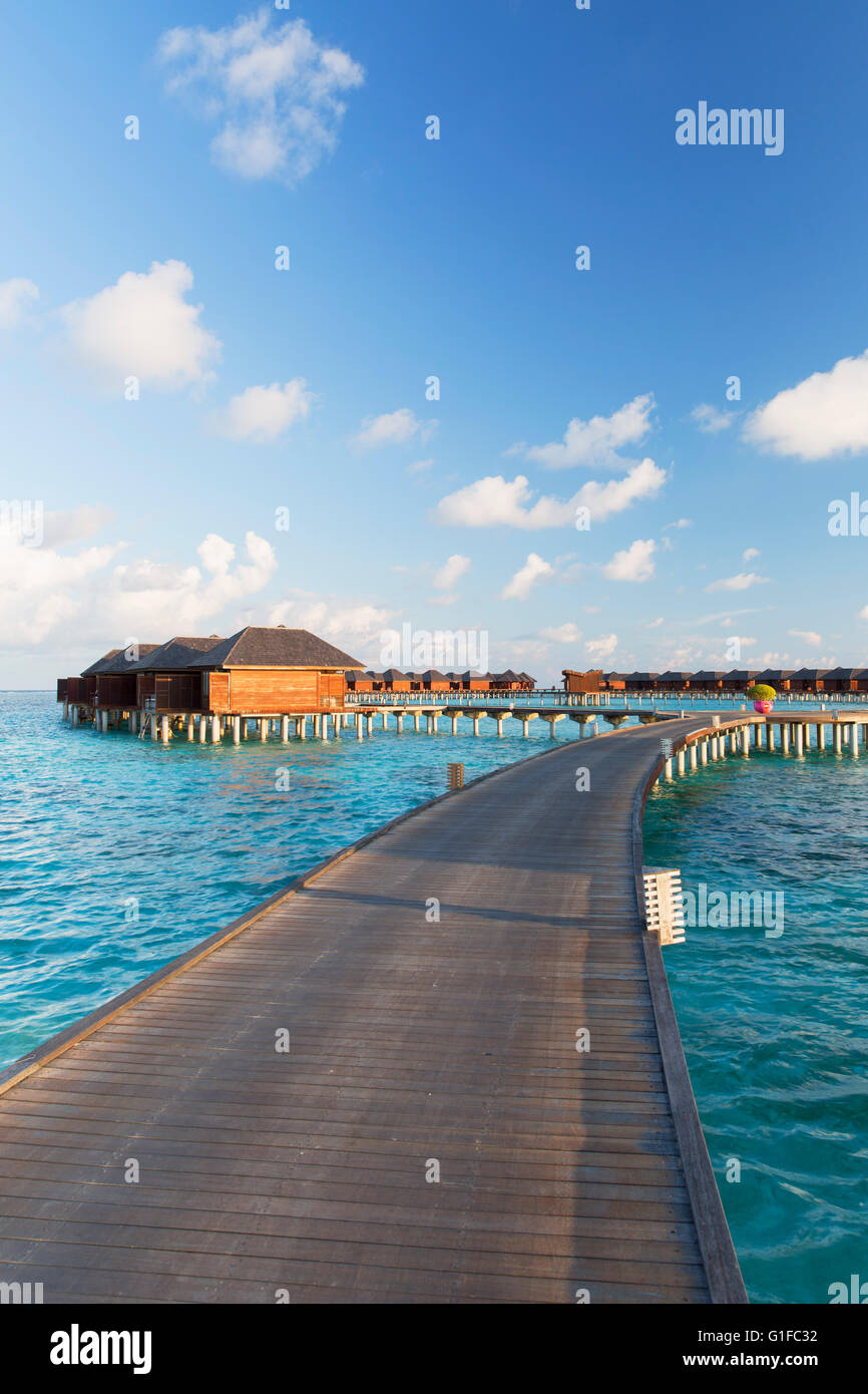 Overwater-Villen im Olhuveli Beach und Spa Resort, Süd Male Atoll, Kaafu Atoll, Malediven Stockfoto