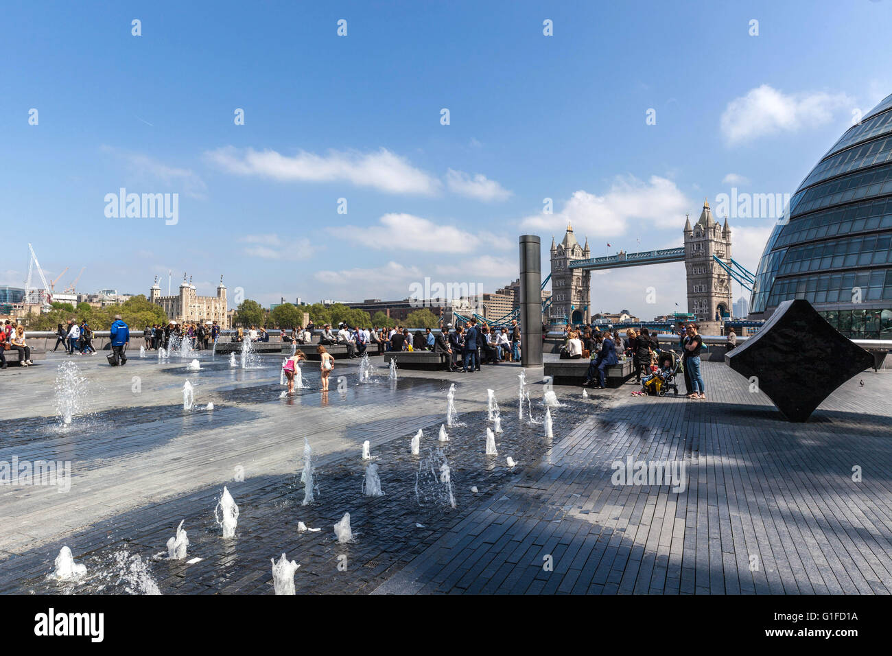 Mehr London Wasserfontänen, London Borough of Southwark, SE1, England, UK Stockfoto