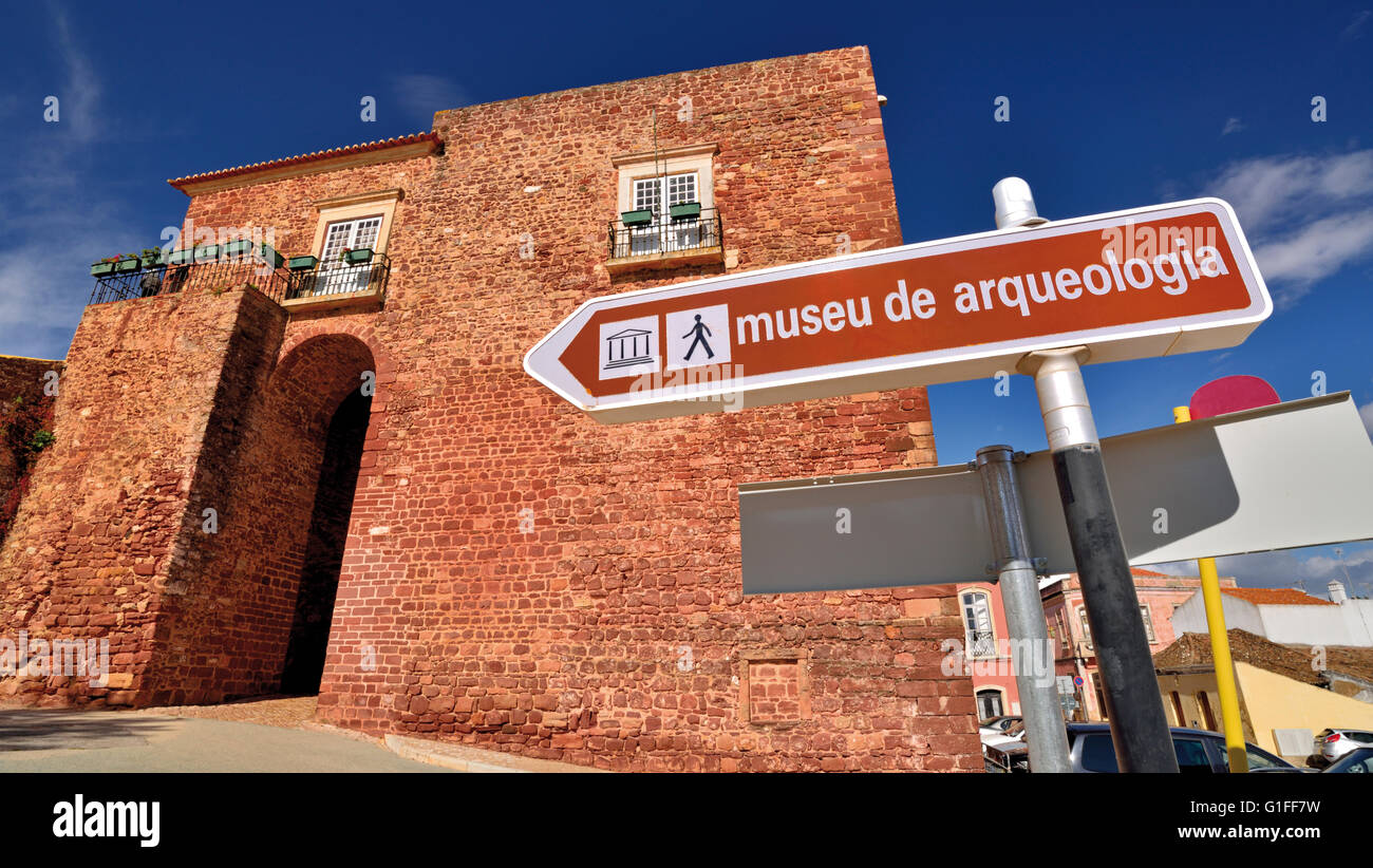 Portugal, Algarve: Altstadt Eingang Porta da Vila in Silves Stockfoto