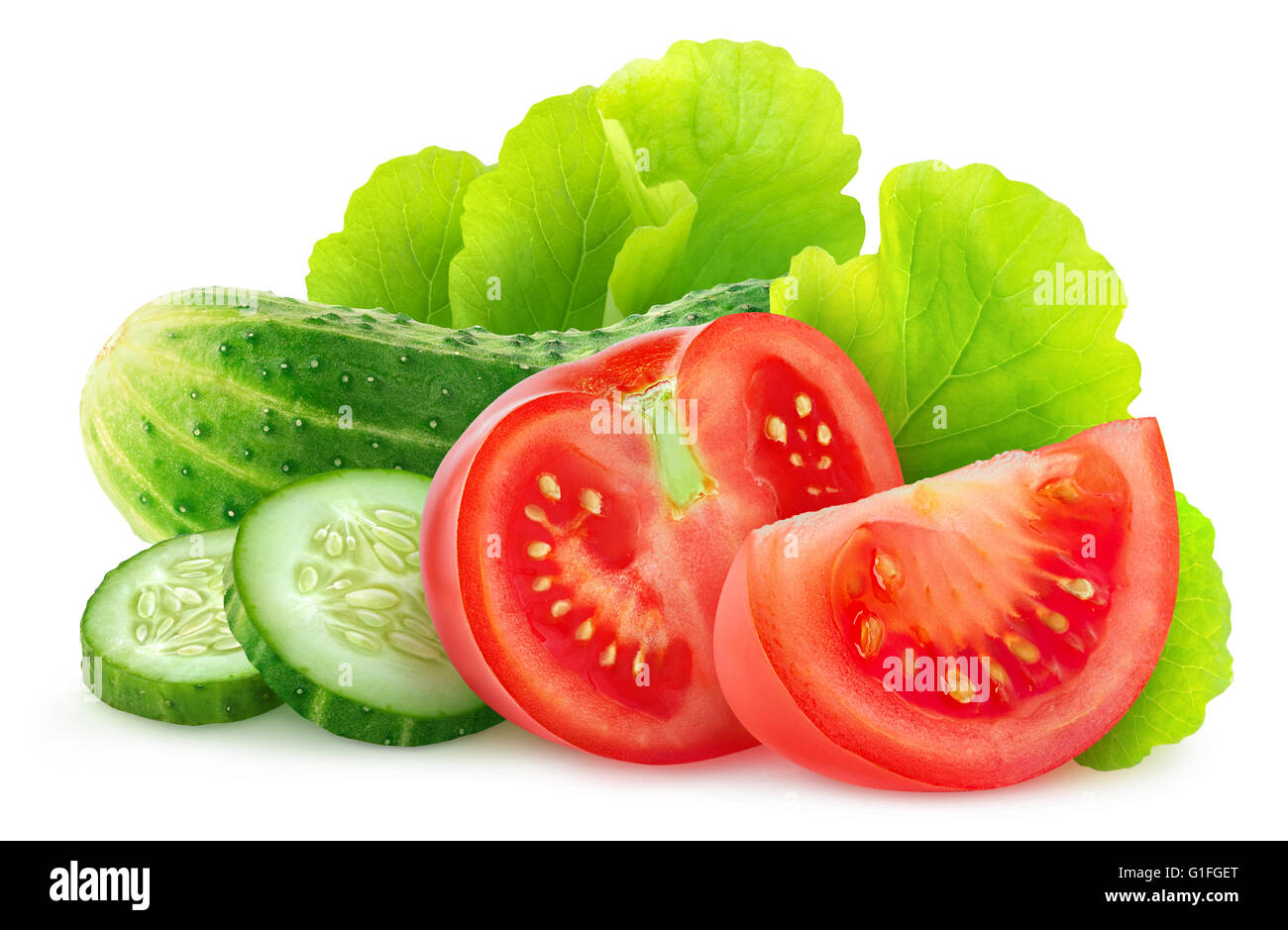 Isolierte frisches Gemüse. Gurken und Tomaten isoliert auf weißem Hintergrund mit Beschneidungspfad Stockfoto