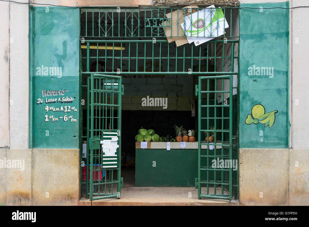 Eine traditionelle kubanische Obst- und Gemüseladen in Alt-Havanna, Havanna, Kuba Stockfoto