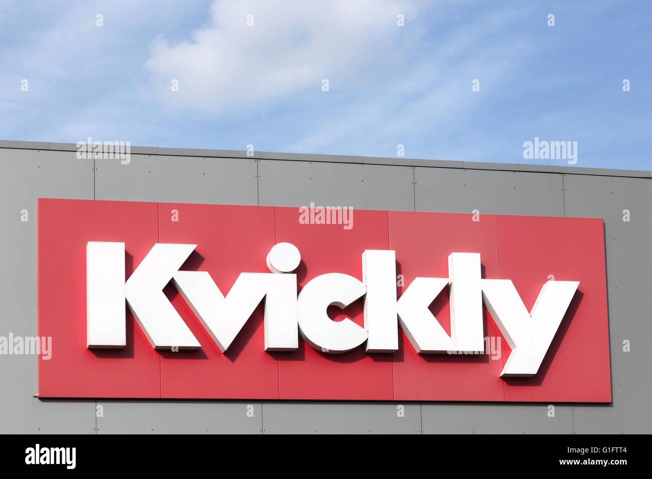 Kvickly Logo an einer Wand Stockfoto