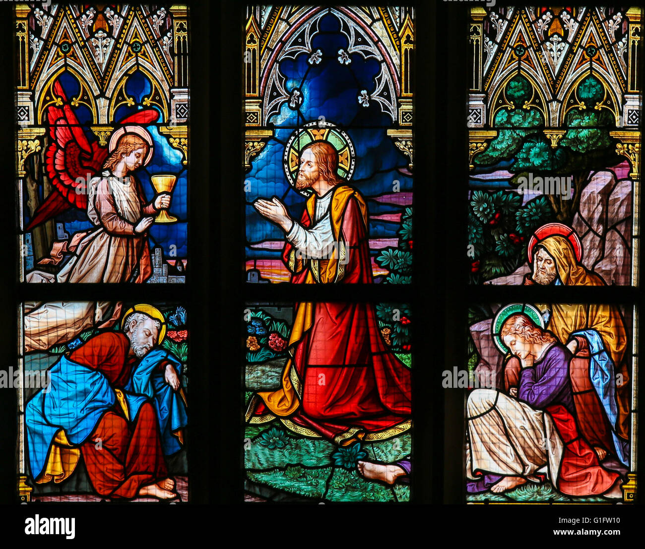 Glasmalerei in der Basilika von Vysehrad in Prag, Tschechische Republik, Darstellung Jesu Todesangst im Garten Gethsemane Stockfoto