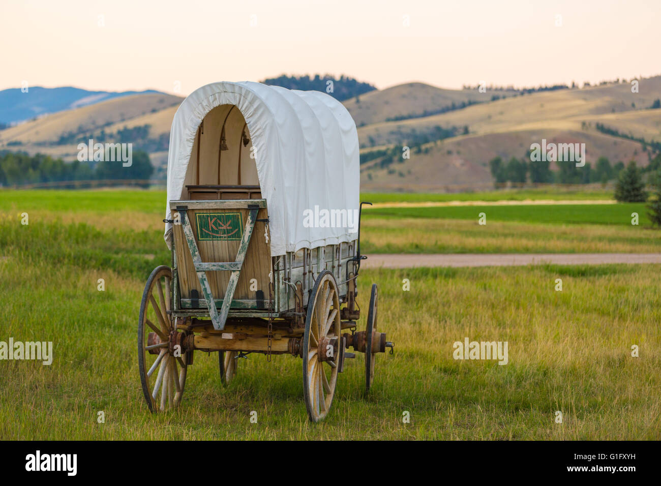Conestoga wagon auf einem Montana Ranch Stockfoto