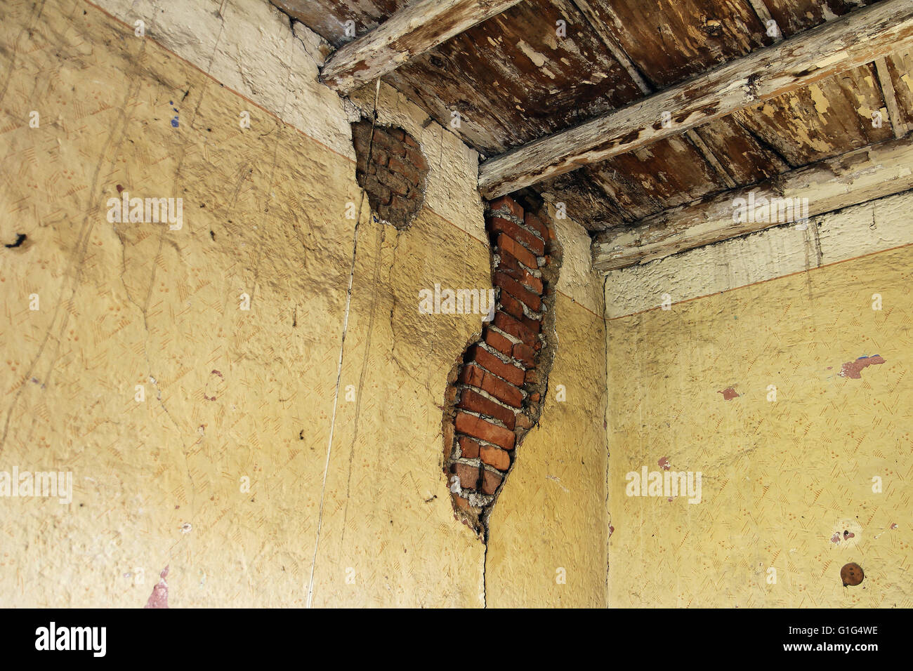 Ruiniert und leere Inneneinrichtungen, Vintage Tapete und Dekorationen Stockfoto