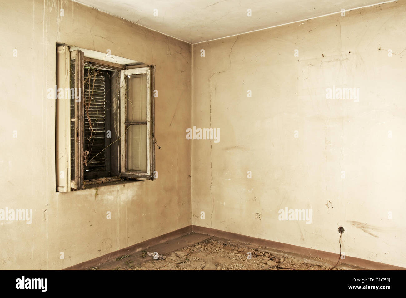 Ruiniert und leere Inneneinrichtungen, Vintage Tapete und Dekorationen Stockfoto