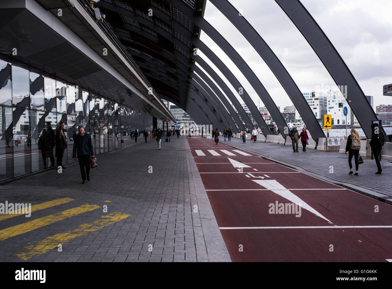 Wasser Hafenfront Amsterdamer Hauptbahnhof Stockfoto