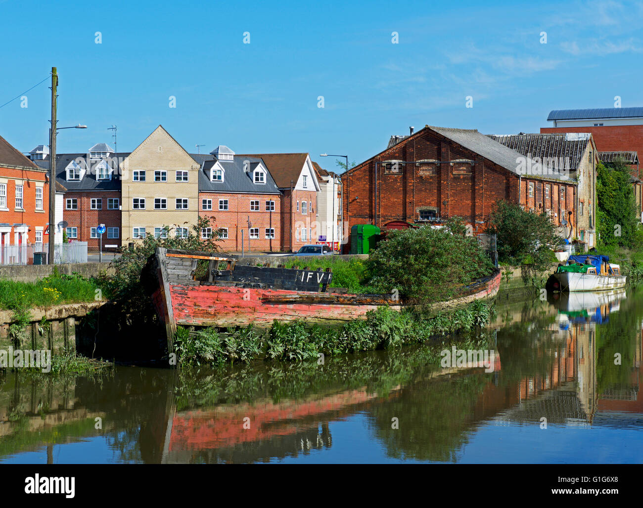 Altes Boot vertäut am Hythe Quay, am Fluss Colne, Colchester, Essex Stockfoto