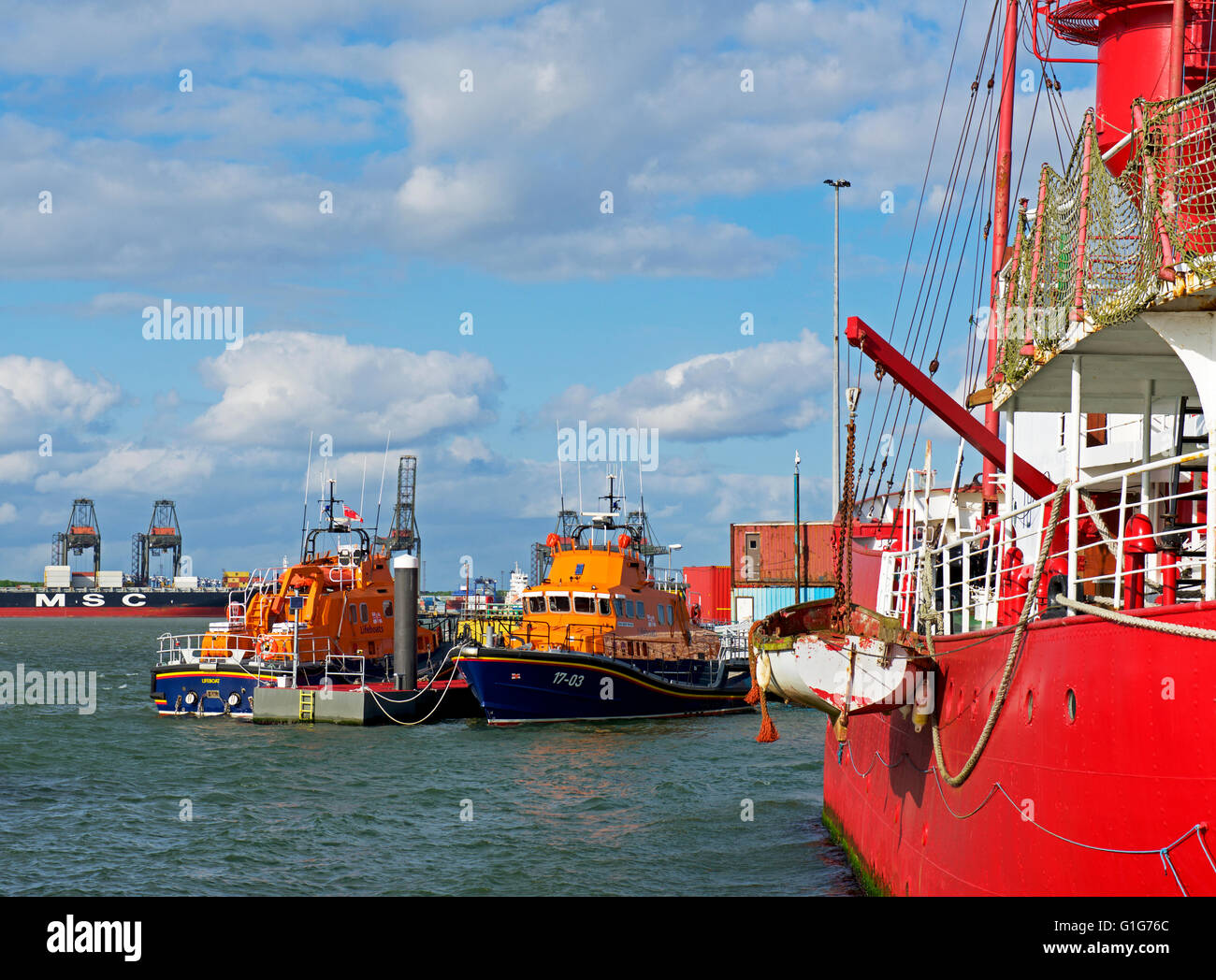 Rettungsboote vertäut in Harwich, Essex, England UK Stockfoto