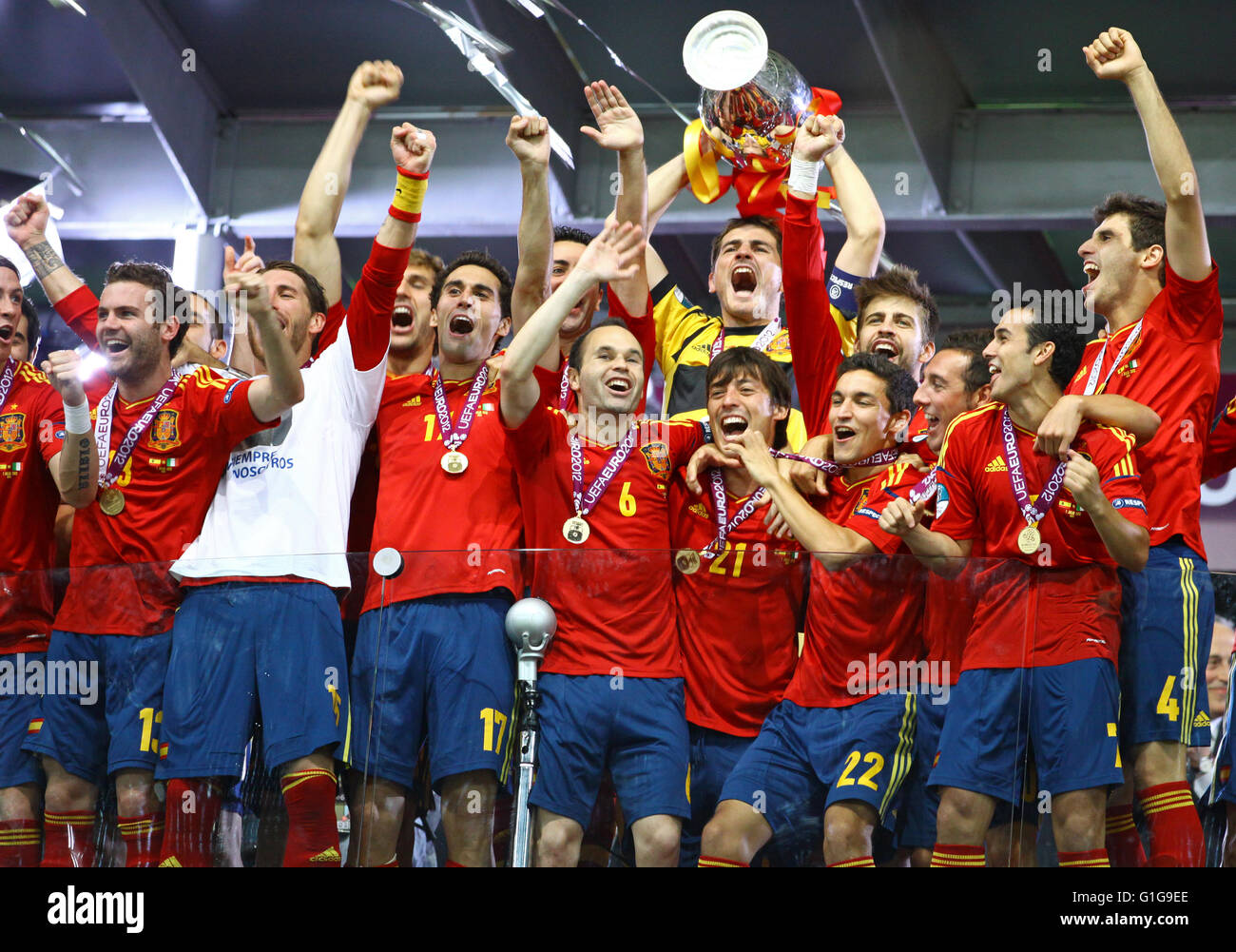 Kiew, UKRAINE - 1. Juli 2012: Spanien-Fußball-Nationalmannschaft feiert ihren Gewinn der UEFA-Europameisterschaft 2012 nach dem letzten Spiel gegen Italien im NSC Olympiastadion in Kiew, Ukraine Stockfoto