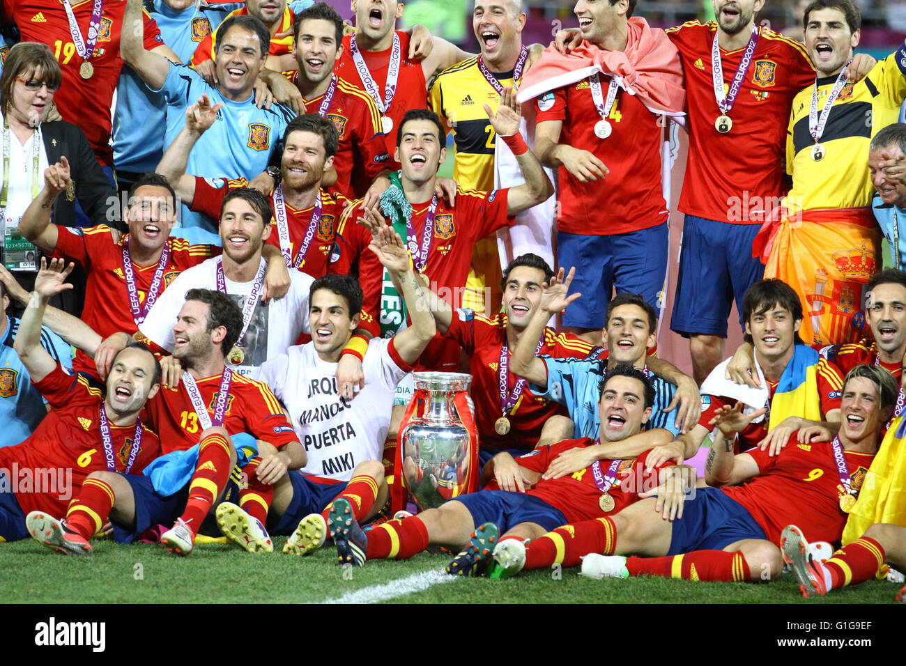 Kiew, UKRAINE - 1. Juli 2012: Spanien-Fußball-Nationalmannschaft feiert ihren Gewinn der UEFA-Europameisterschaft 2012 nach dem letzten Spiel gegen Italien im NSC Olympiastadion in Kiew, Ukraine Stockfoto