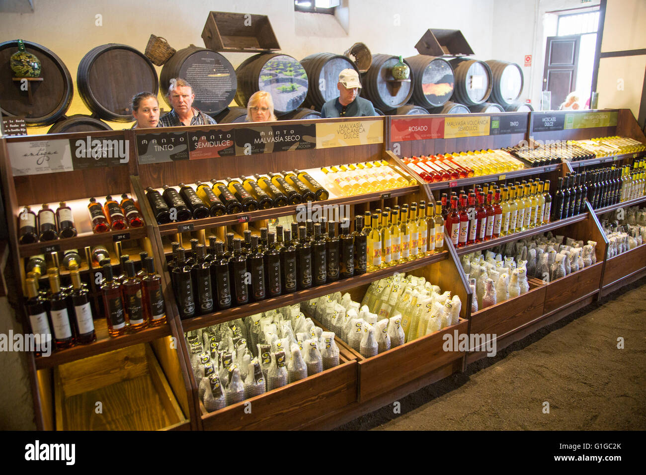 Bodega La Geria Weinberge touristische Attraktion für Probenahme und Weinkauf, Lanzarote, Kanarische Inseln, Spanien Stockfoto