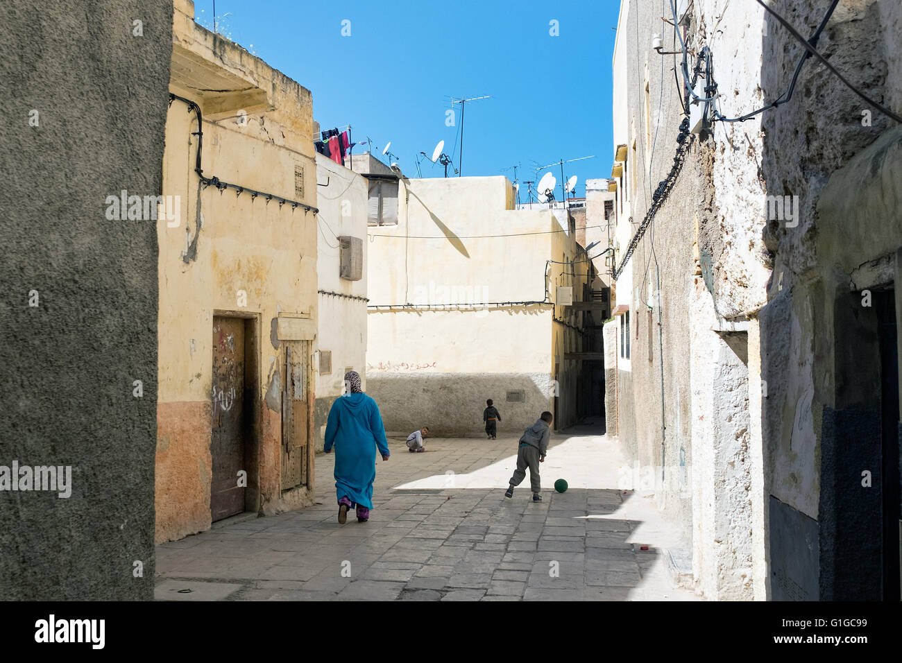 Straßenszene in der alten Medina von Fez, Marokko Stockfoto